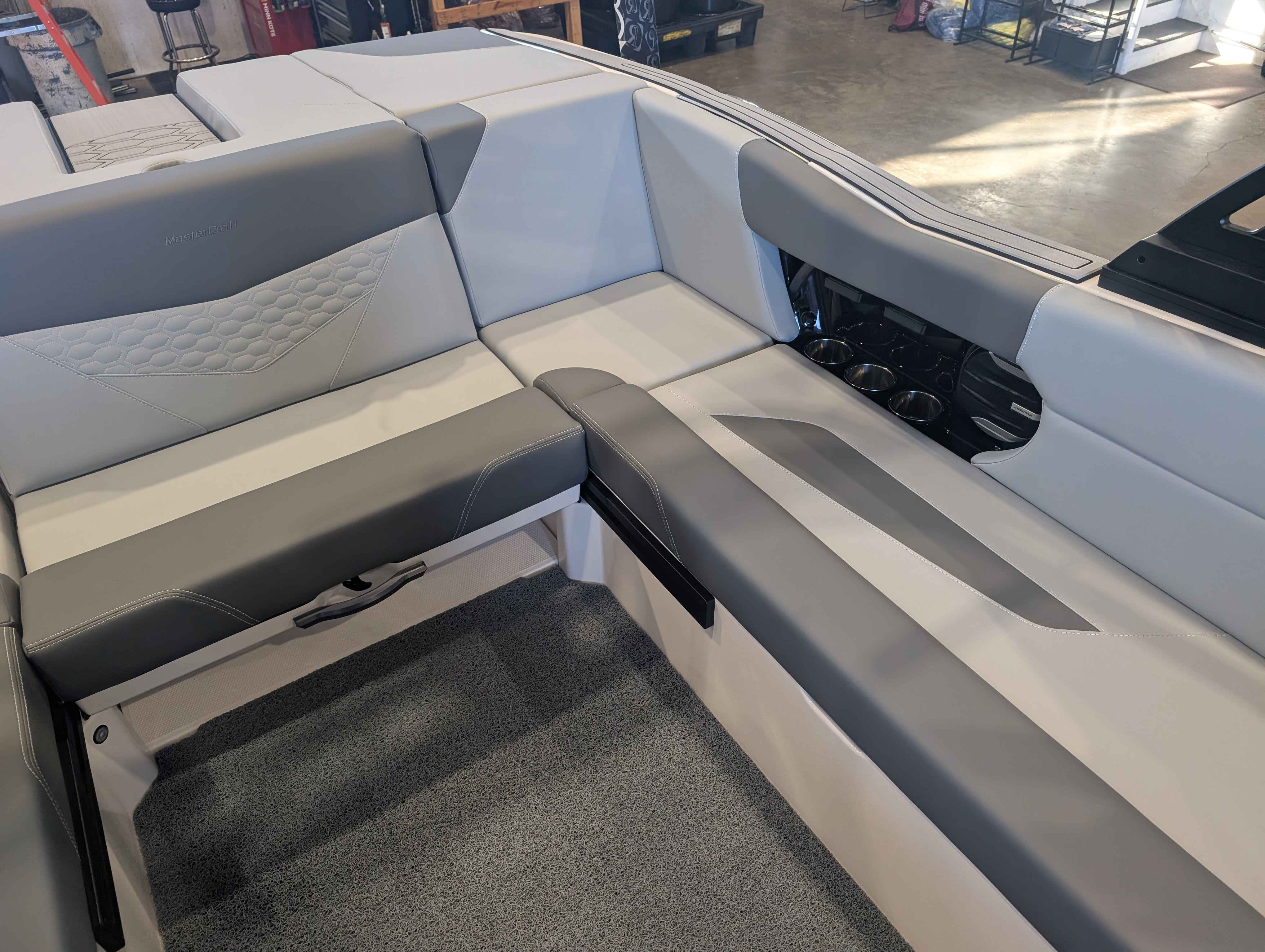 boat-carouselImage-image