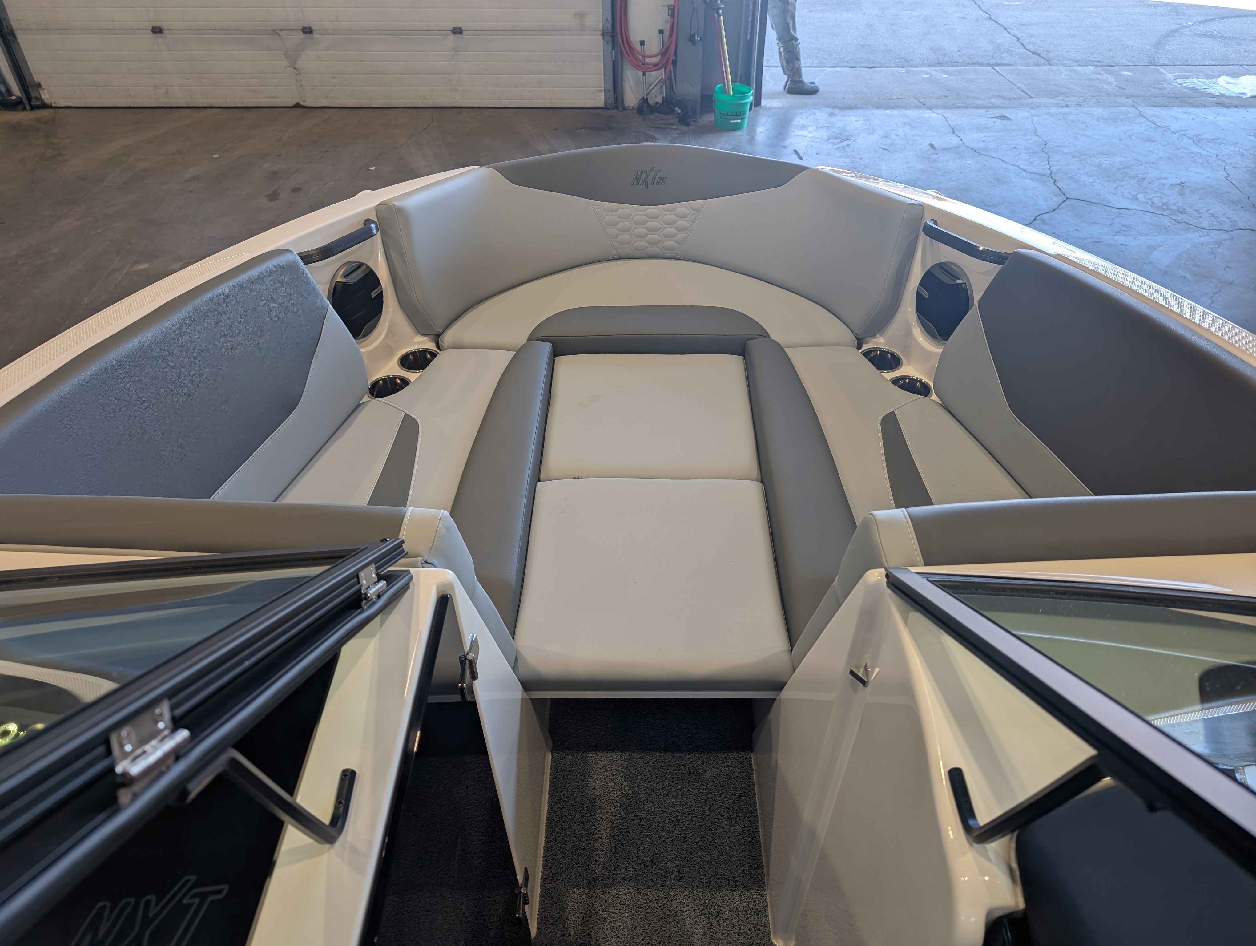 boat-carouselImage-image