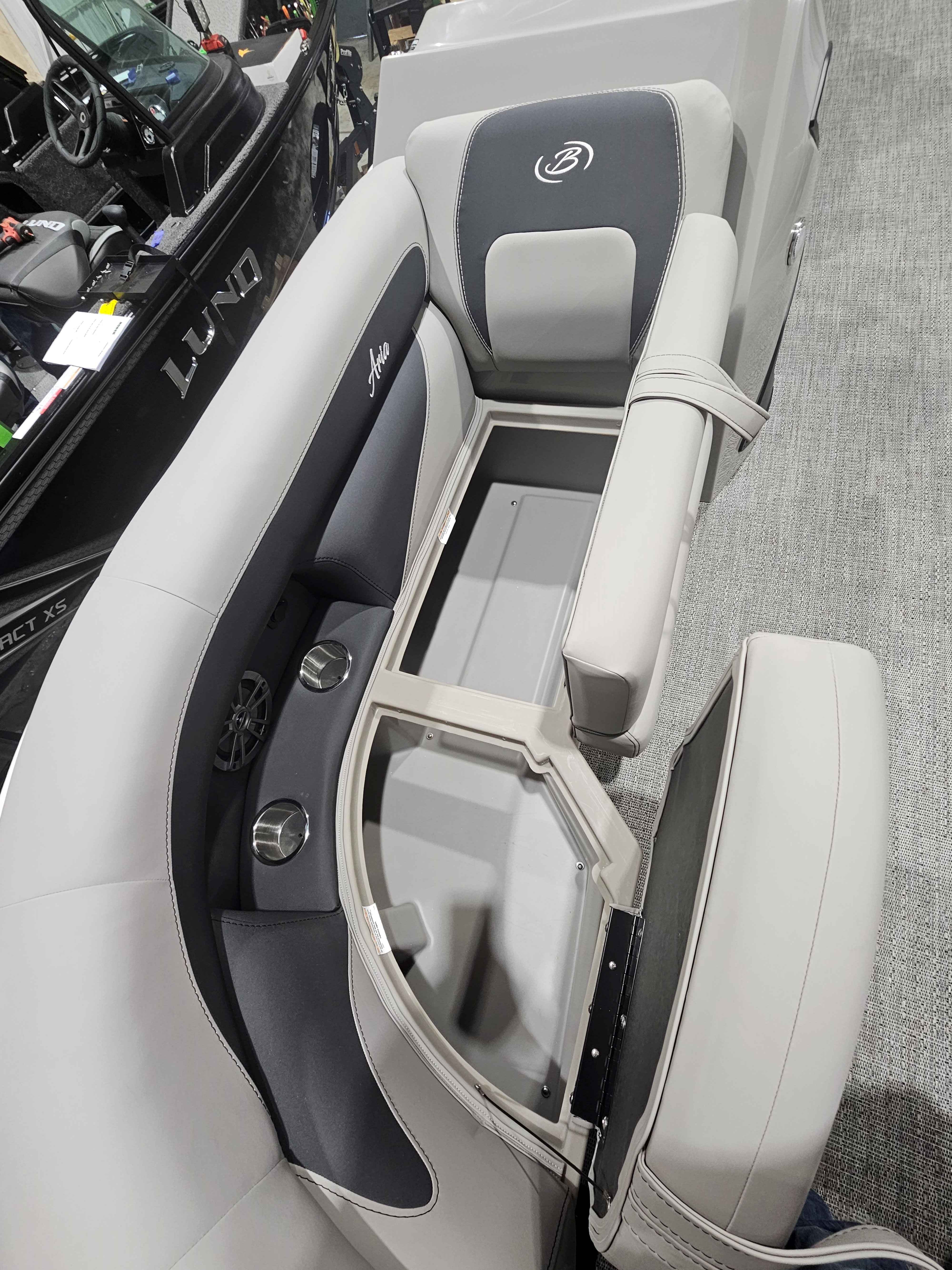 boat-carouselImage-image