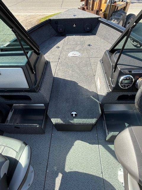 boat-carouselImage-image