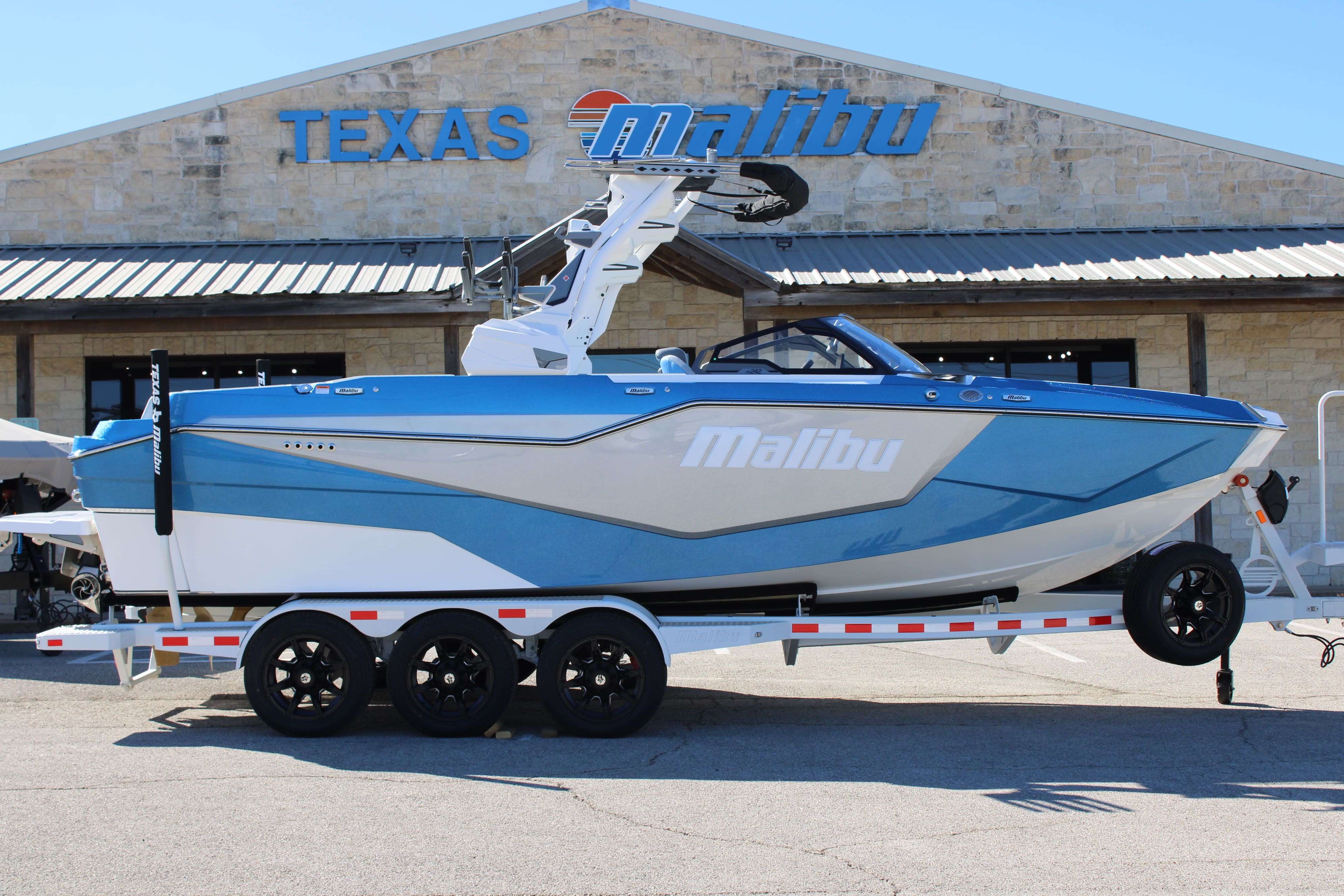 2026 Malibu Boats M242