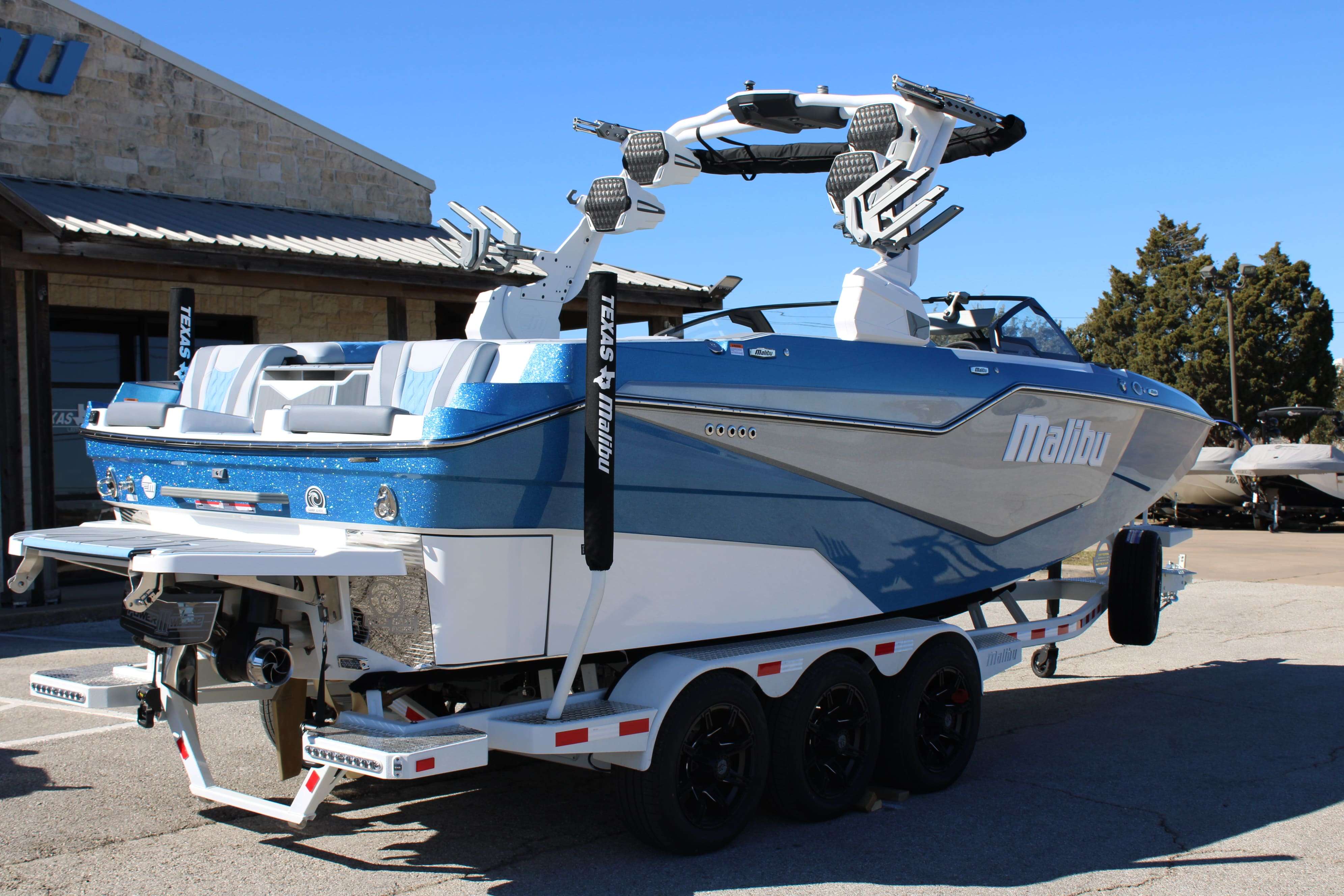 2026 Malibu Boats M242-7