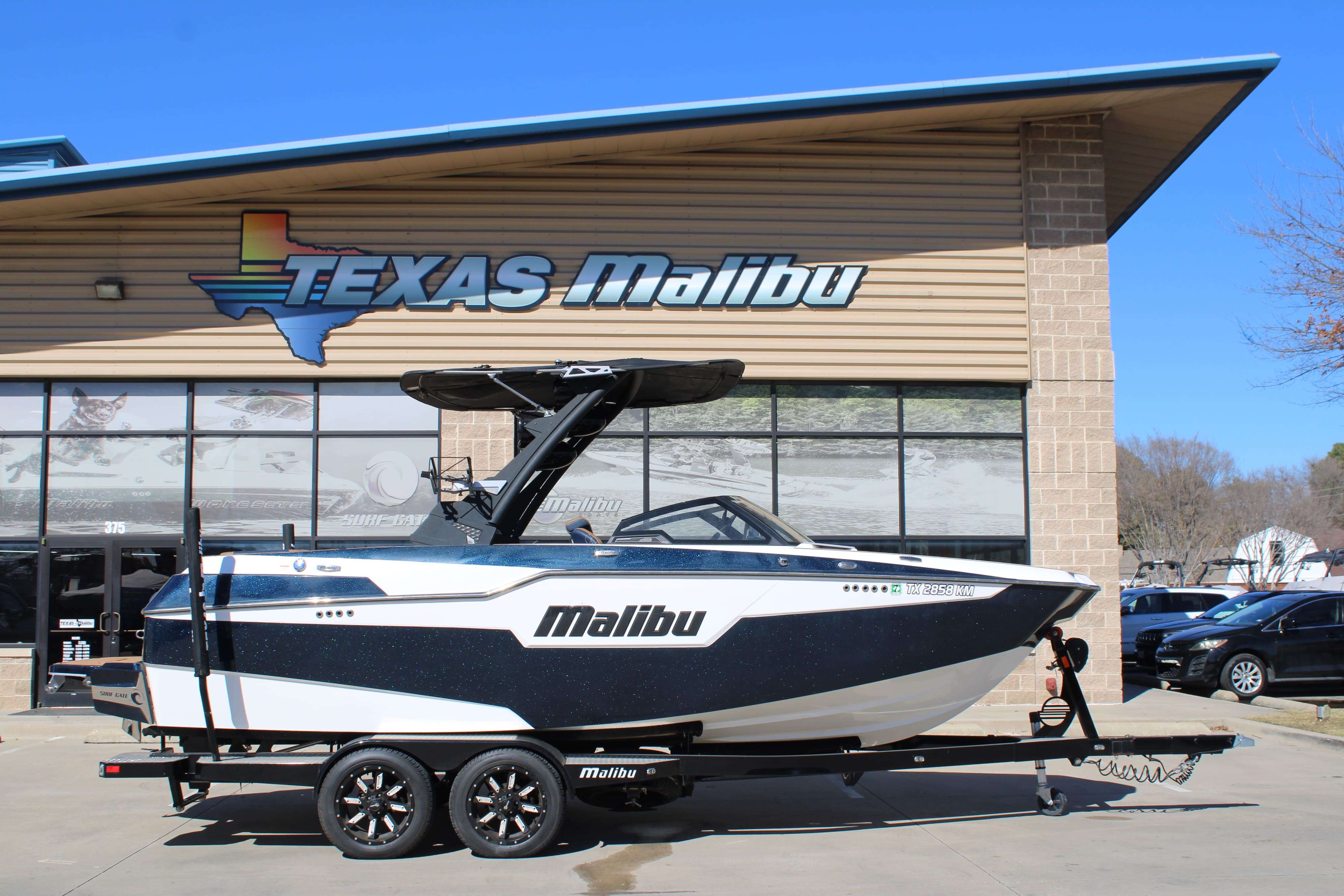 2021 Malibu Boats M220