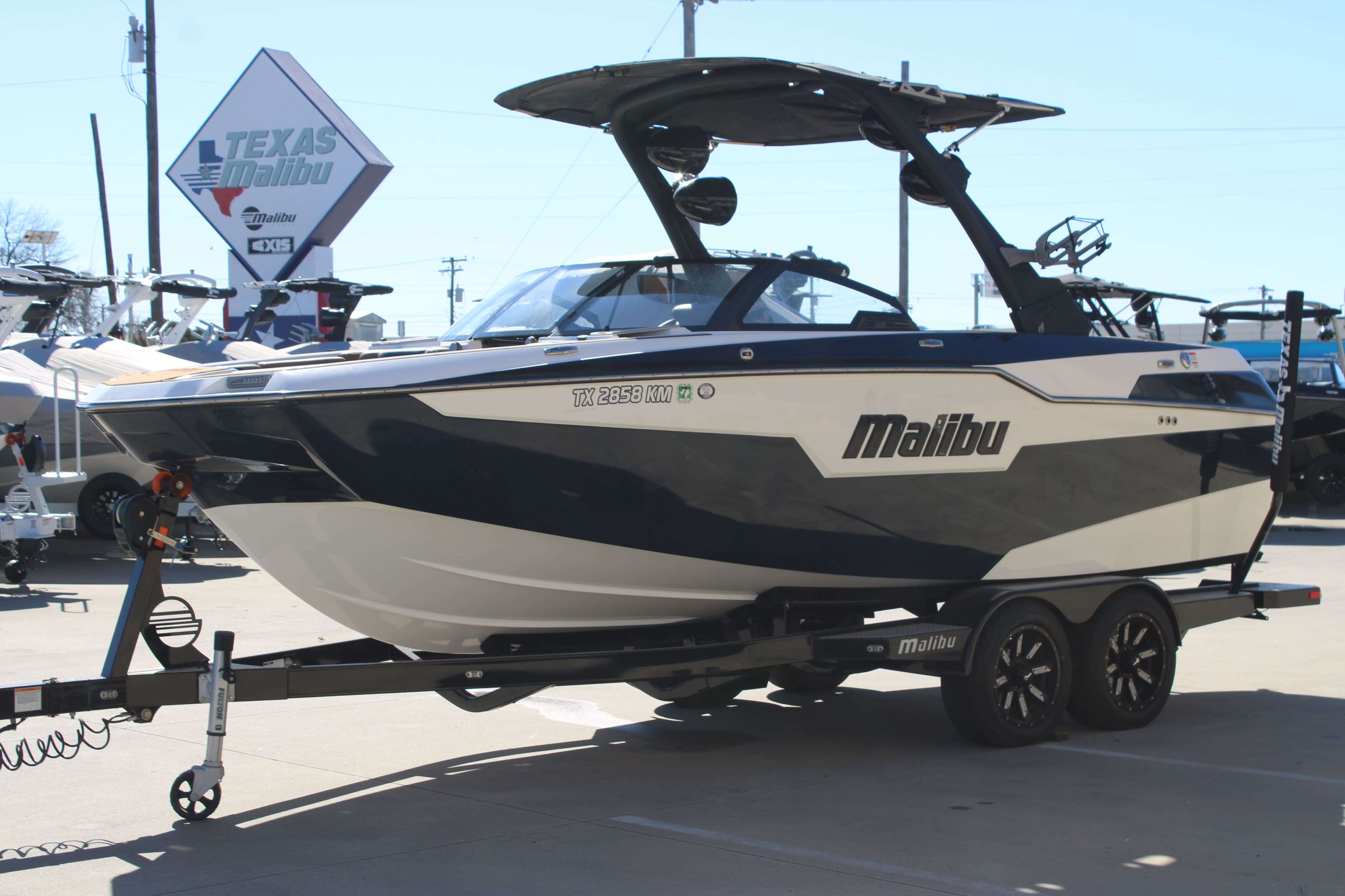 2021 Malibu Boats M220-4