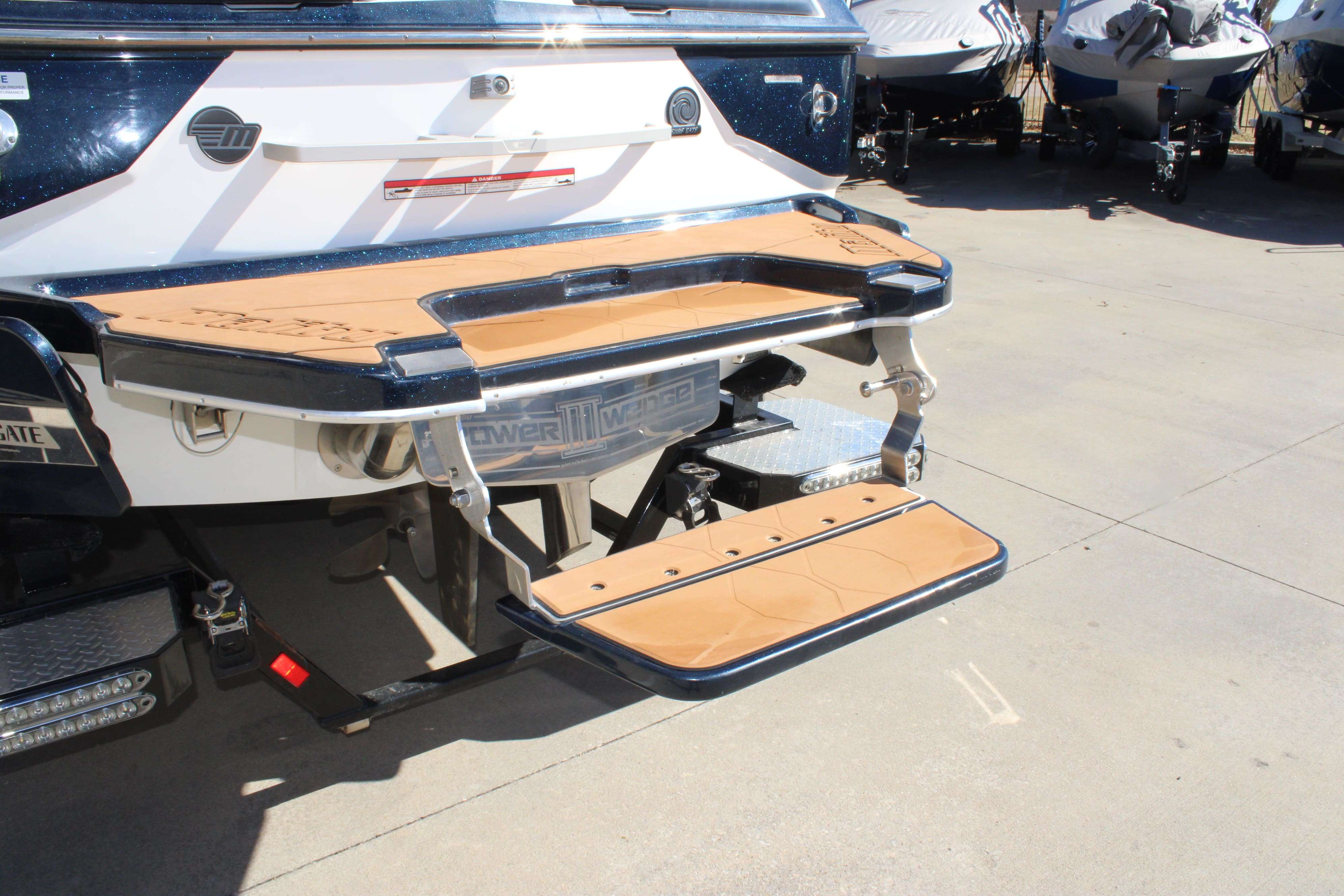 2021 Malibu Boats M220-9
