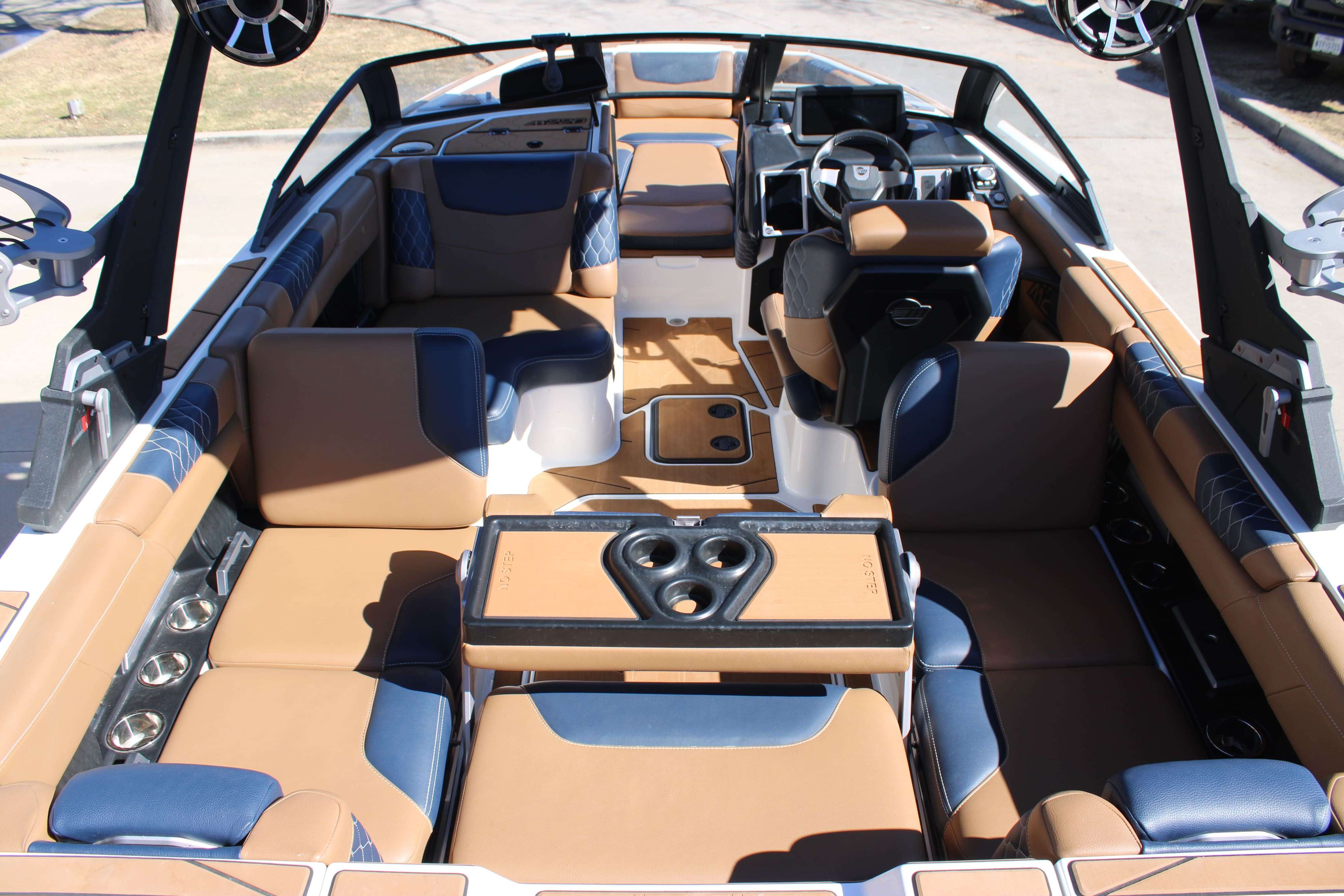 2021 Malibu Boats M220-13