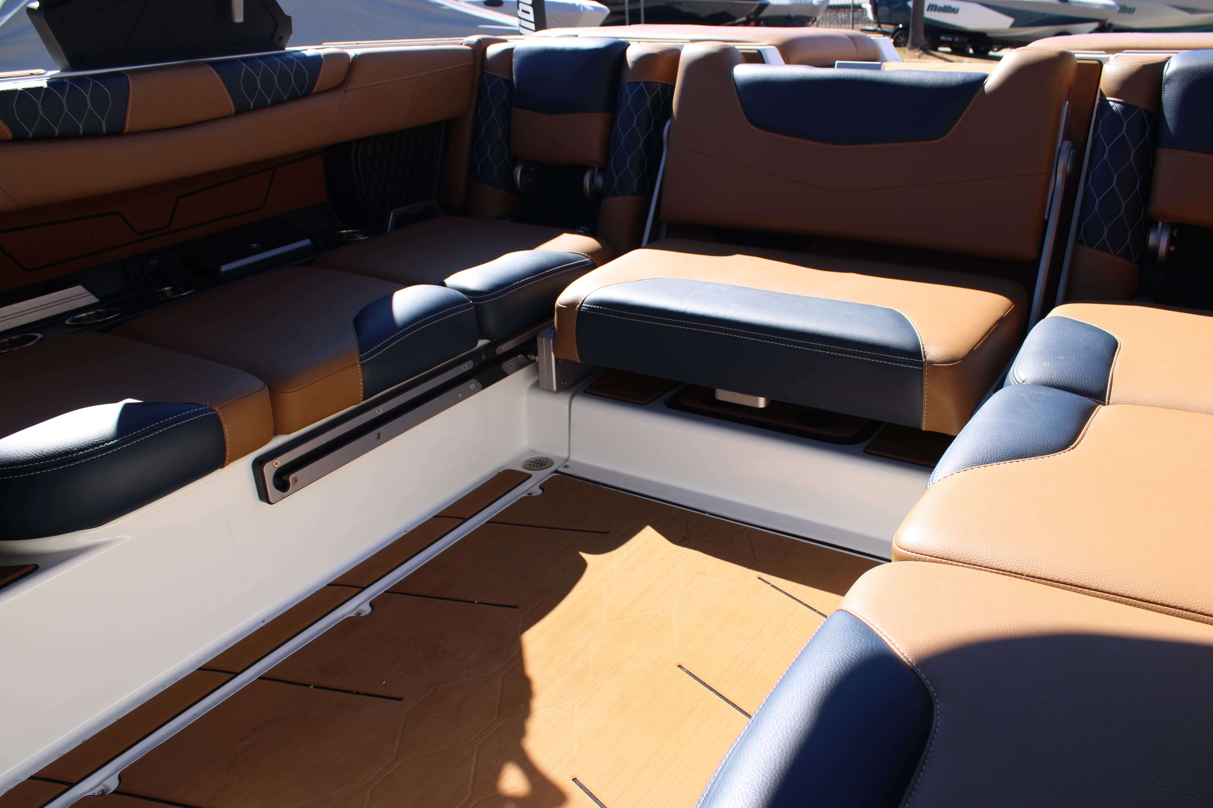 2021 Malibu Boats M220-16