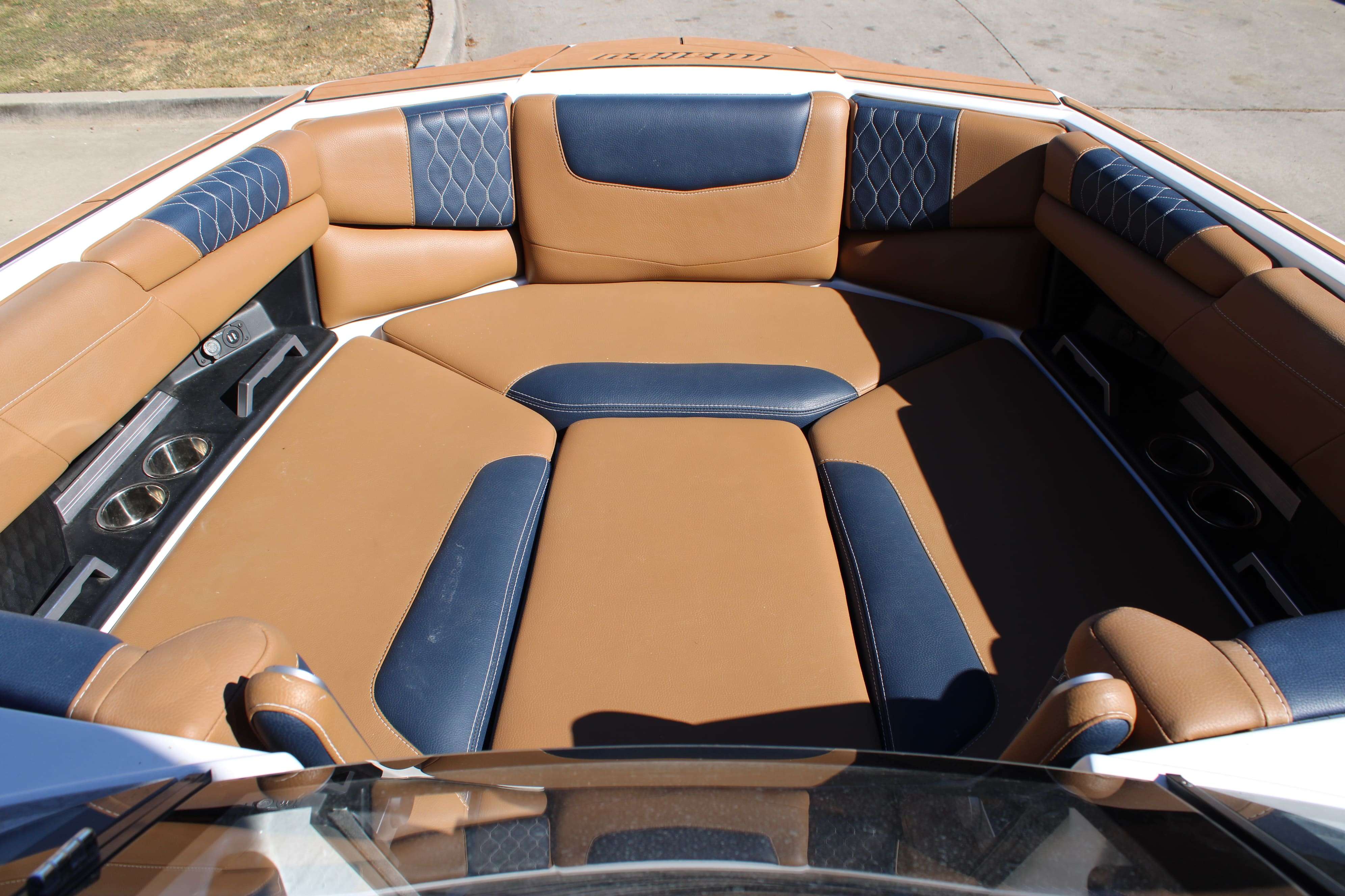 2021 Malibu Boats M220-18