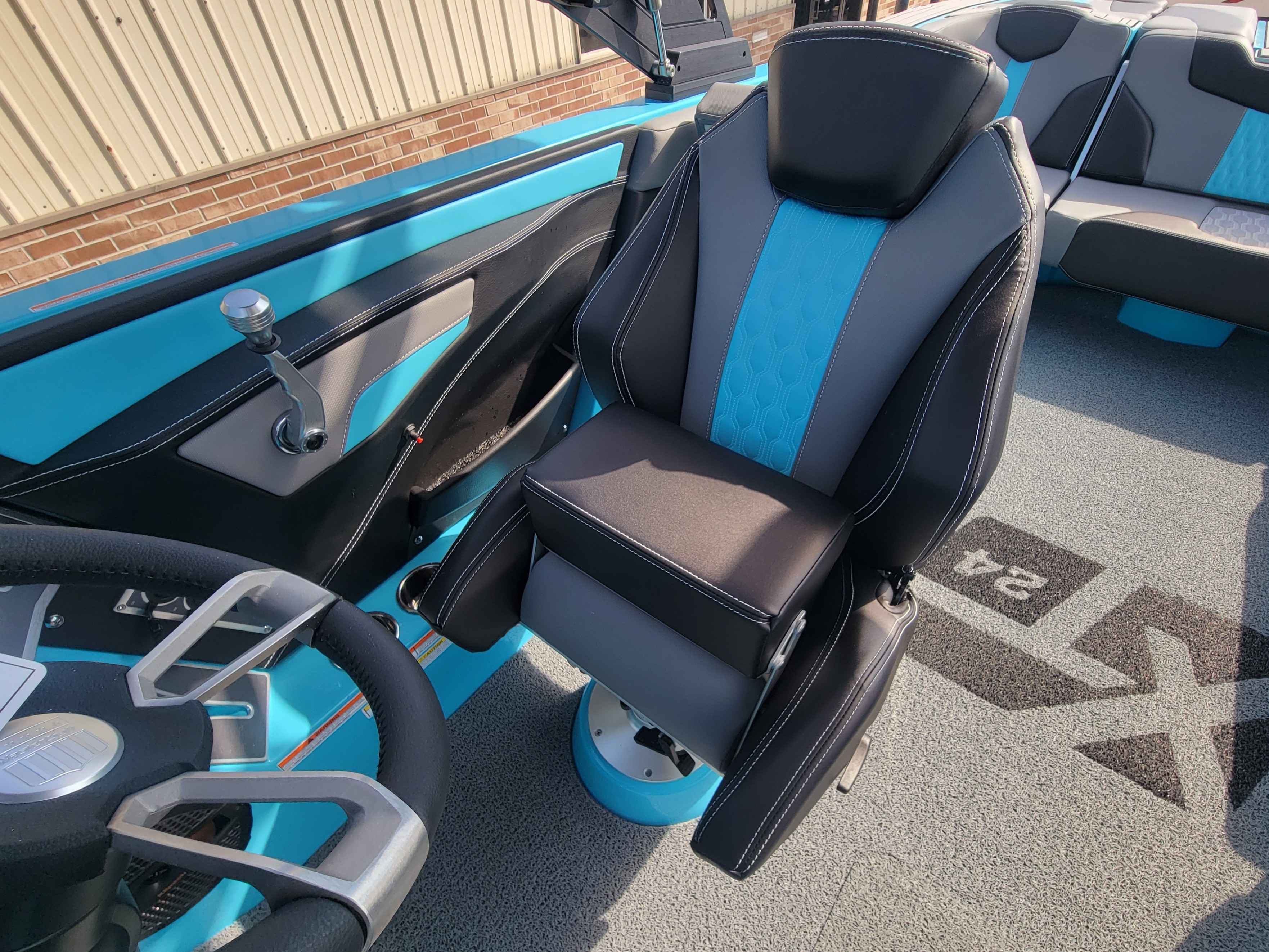 boat-carouselImage-image