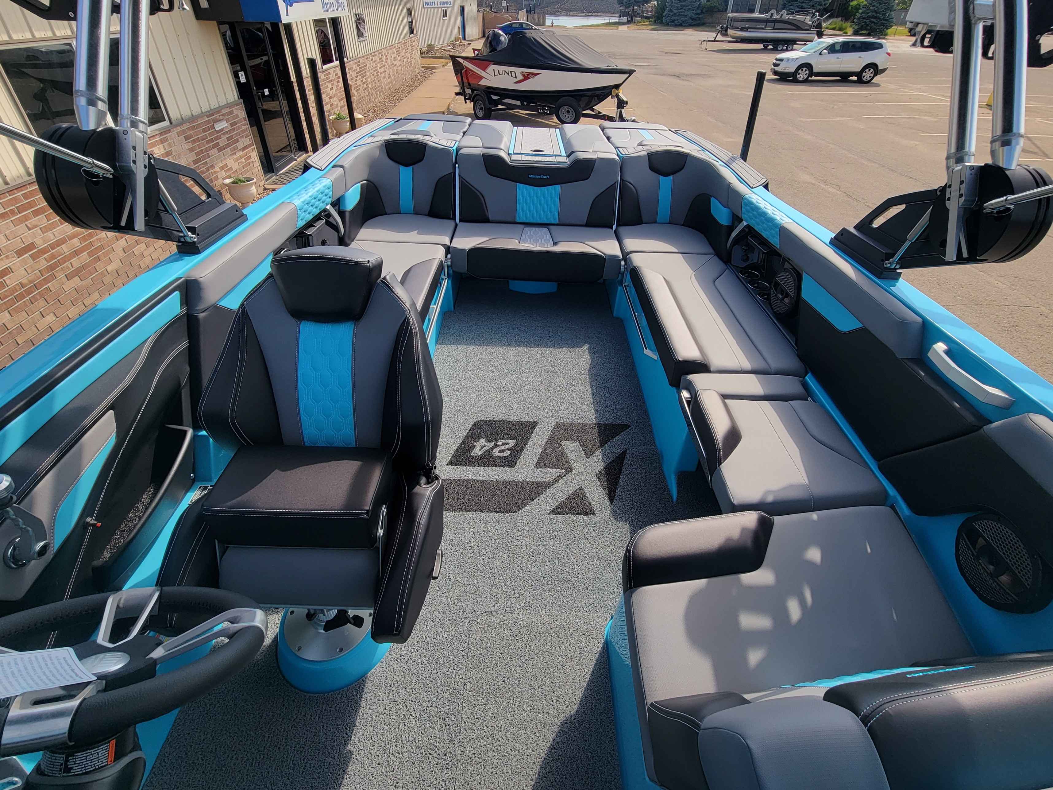 boat-carouselImage-image