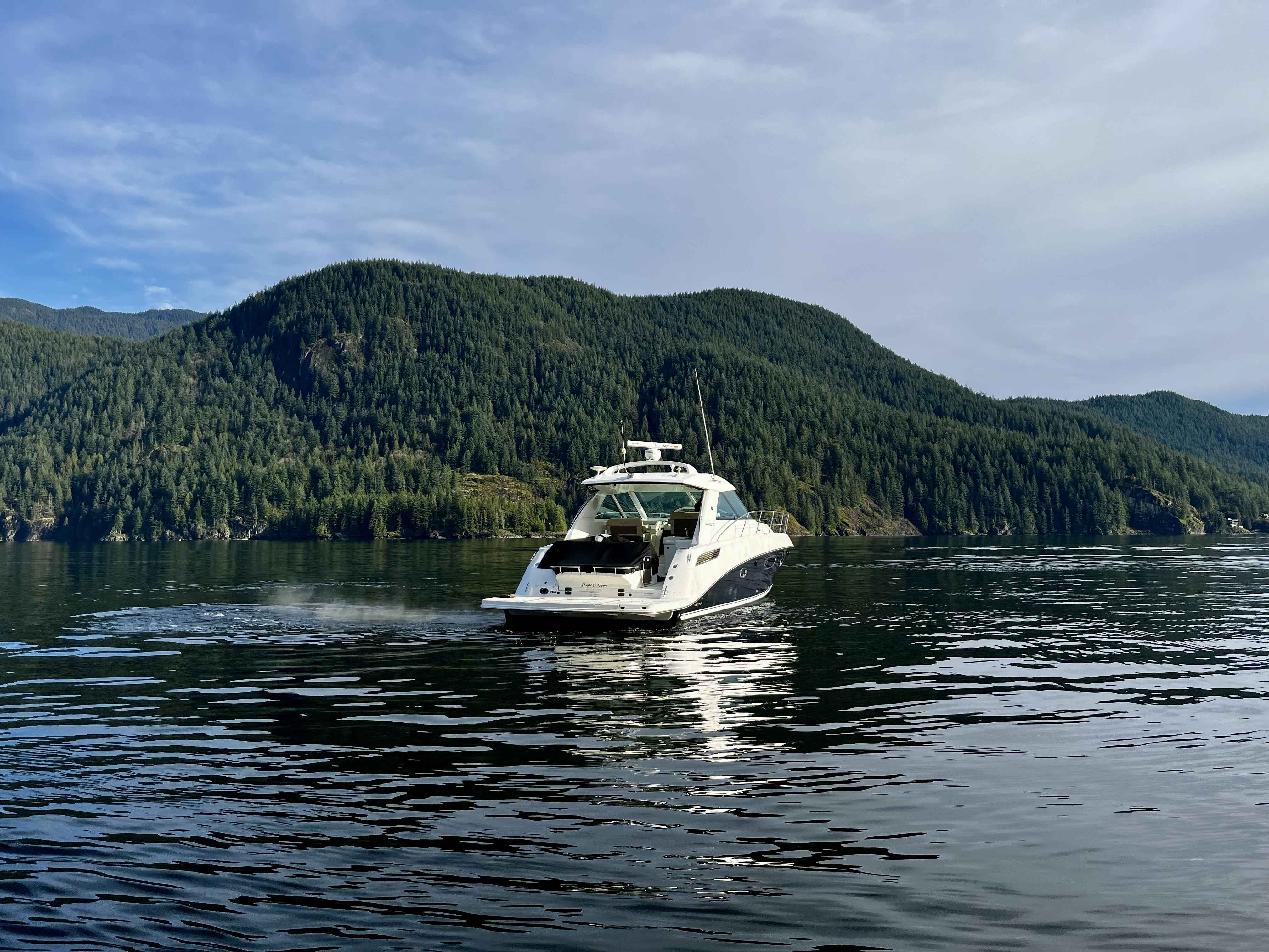 Pre-Owned 2012 Sea ray 450 Sundancer for Sale | Vancouver, BC | M&P Yacht Centre