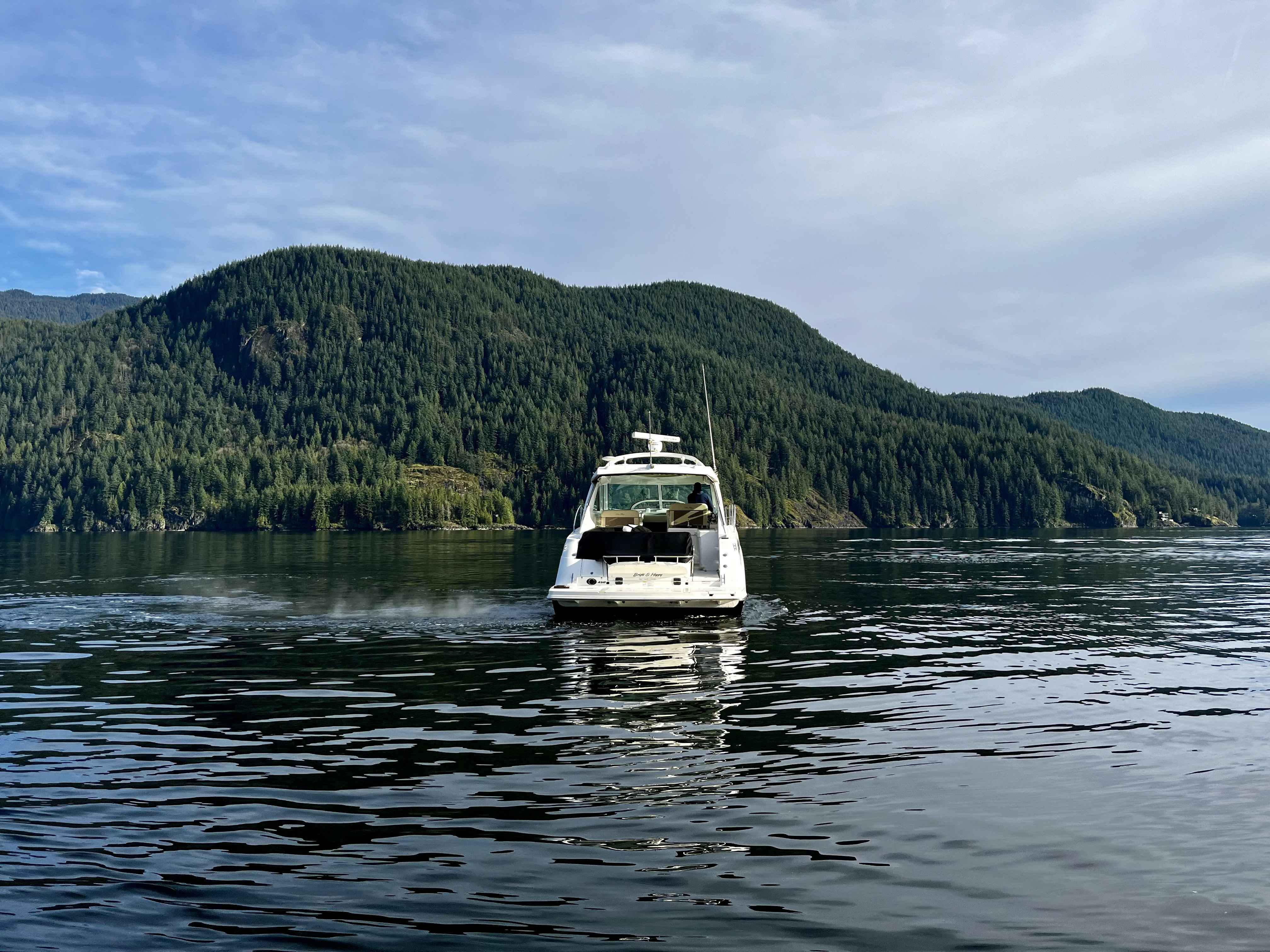 Pre-Owned 2012 Sea ray 450 Sundancer for Sale | Vancouver, BC | M&P Yacht Centre