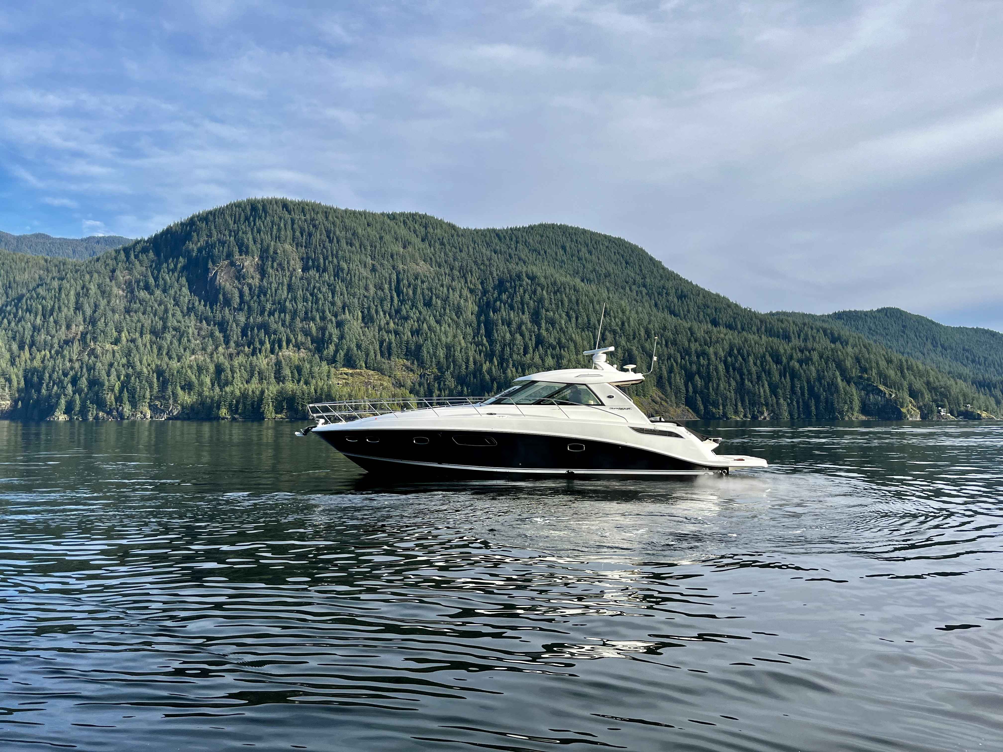 Pre-Owned 2012 Sea ray 450 Sundancer for Sale | Vancouver, BC | M&P Yacht Centre