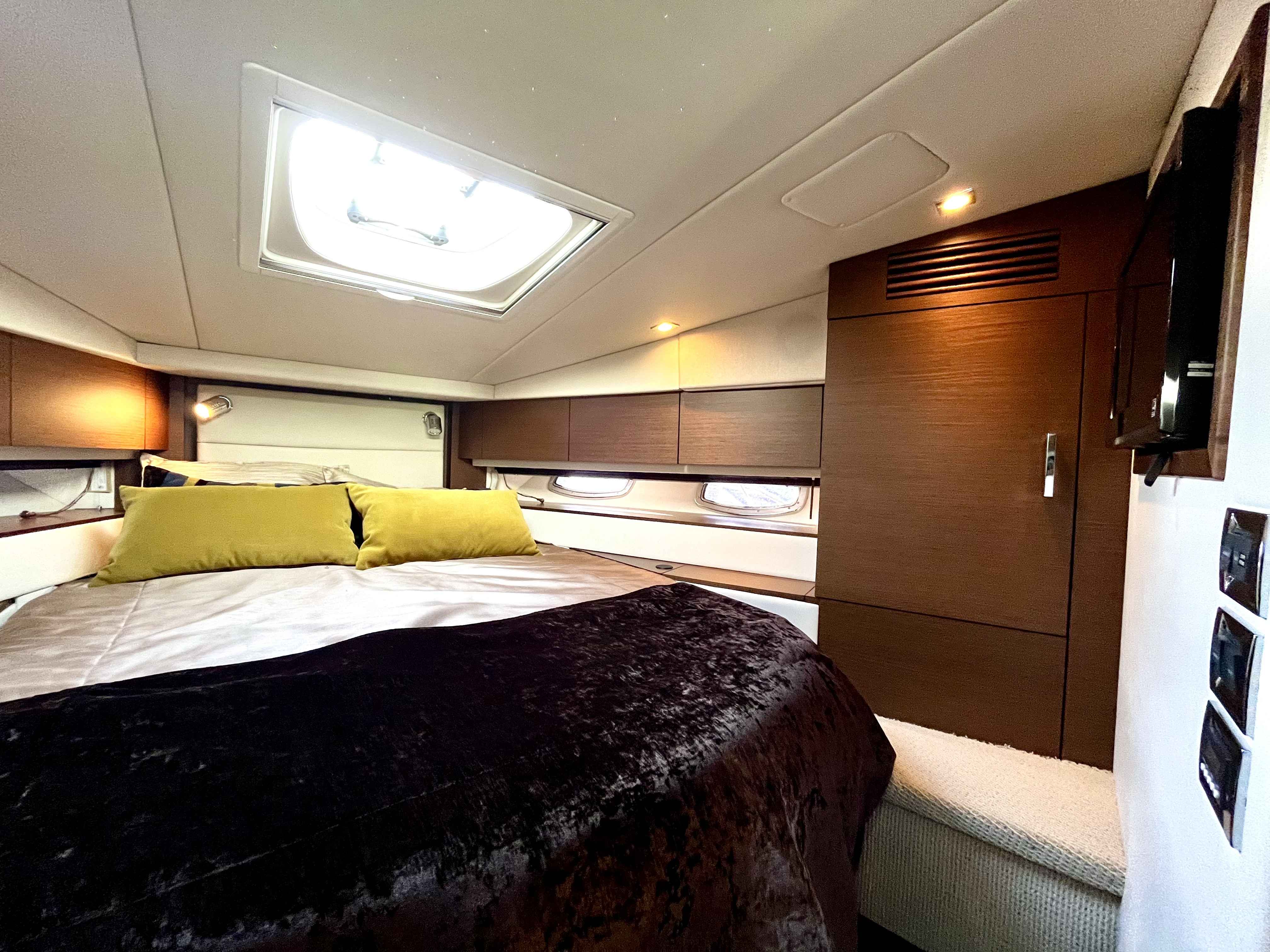 Pre-Owned 2012 Sea ray 450 Sundancer for Sale | Vancouver, BC | M&P Yacht Centre