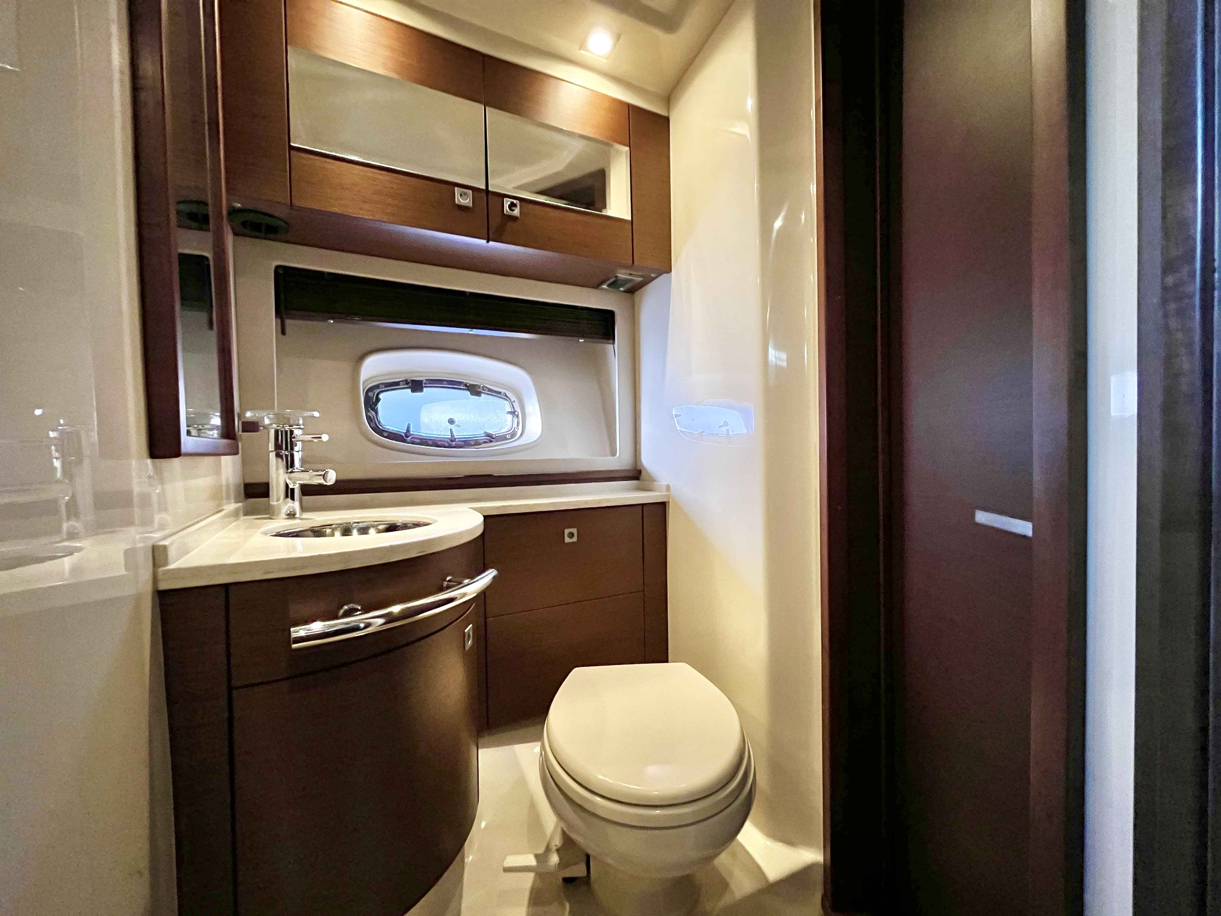 Pre-Owned 2012 Sea ray 450 Sundancer for Sale | Vancouver, BC | M&P Yacht Centre