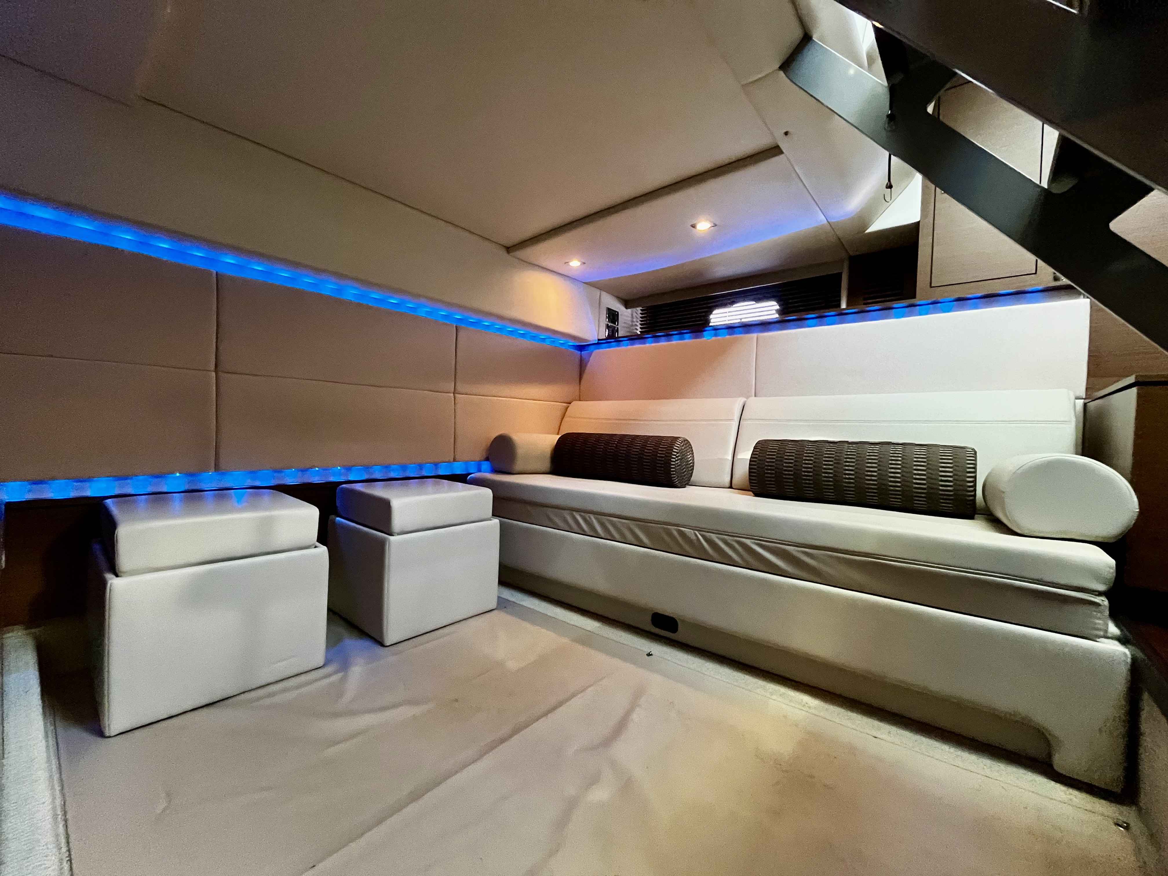 Pre-Owned 2012 Sea ray 450 Sundancer for Sale | Vancouver, BC | M&P Yacht Centre