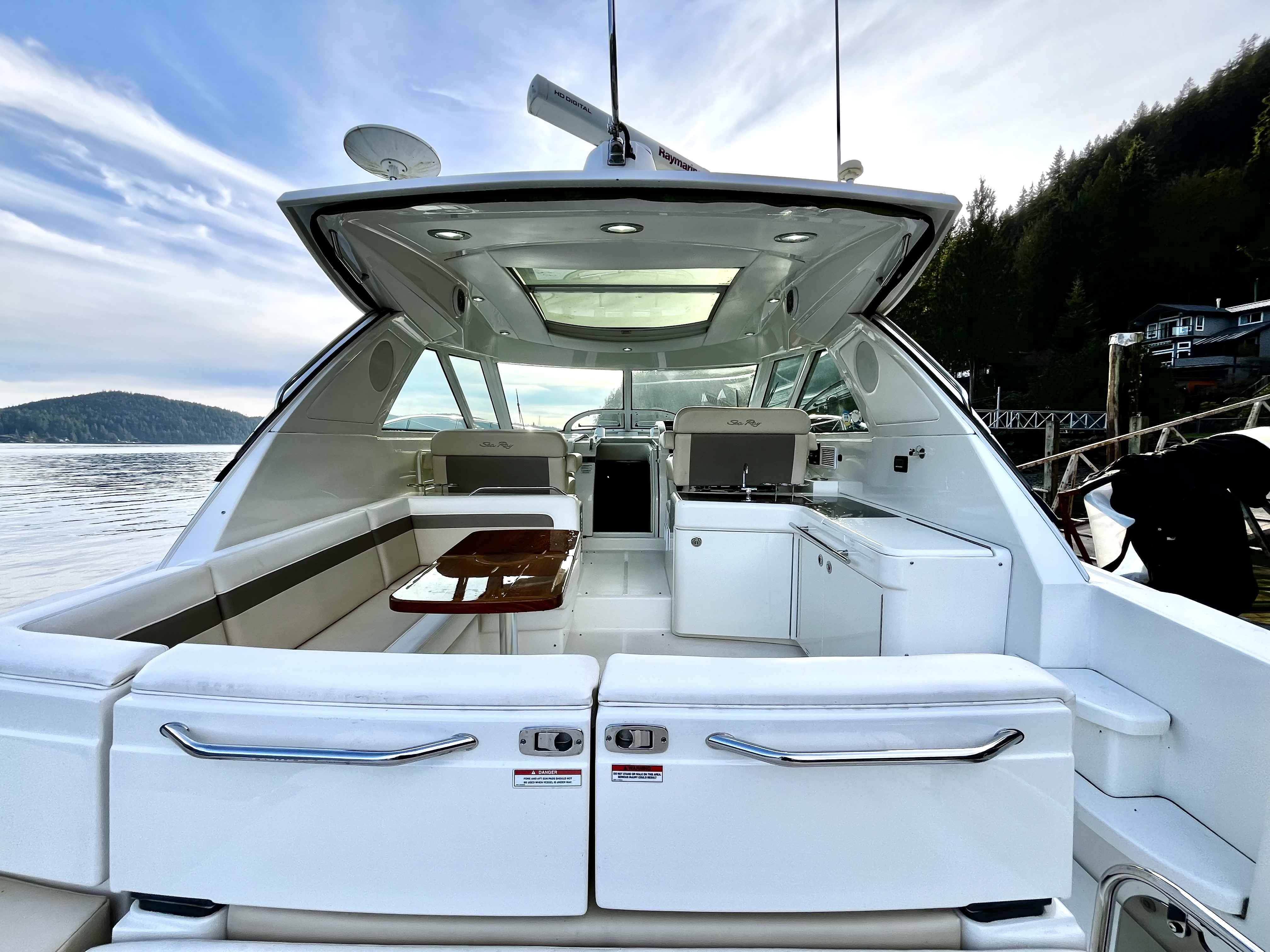 Pre-Owned 2012 Sea ray 450 Sundancer for Sale | Vancouver, BC | M&P Yacht Centre