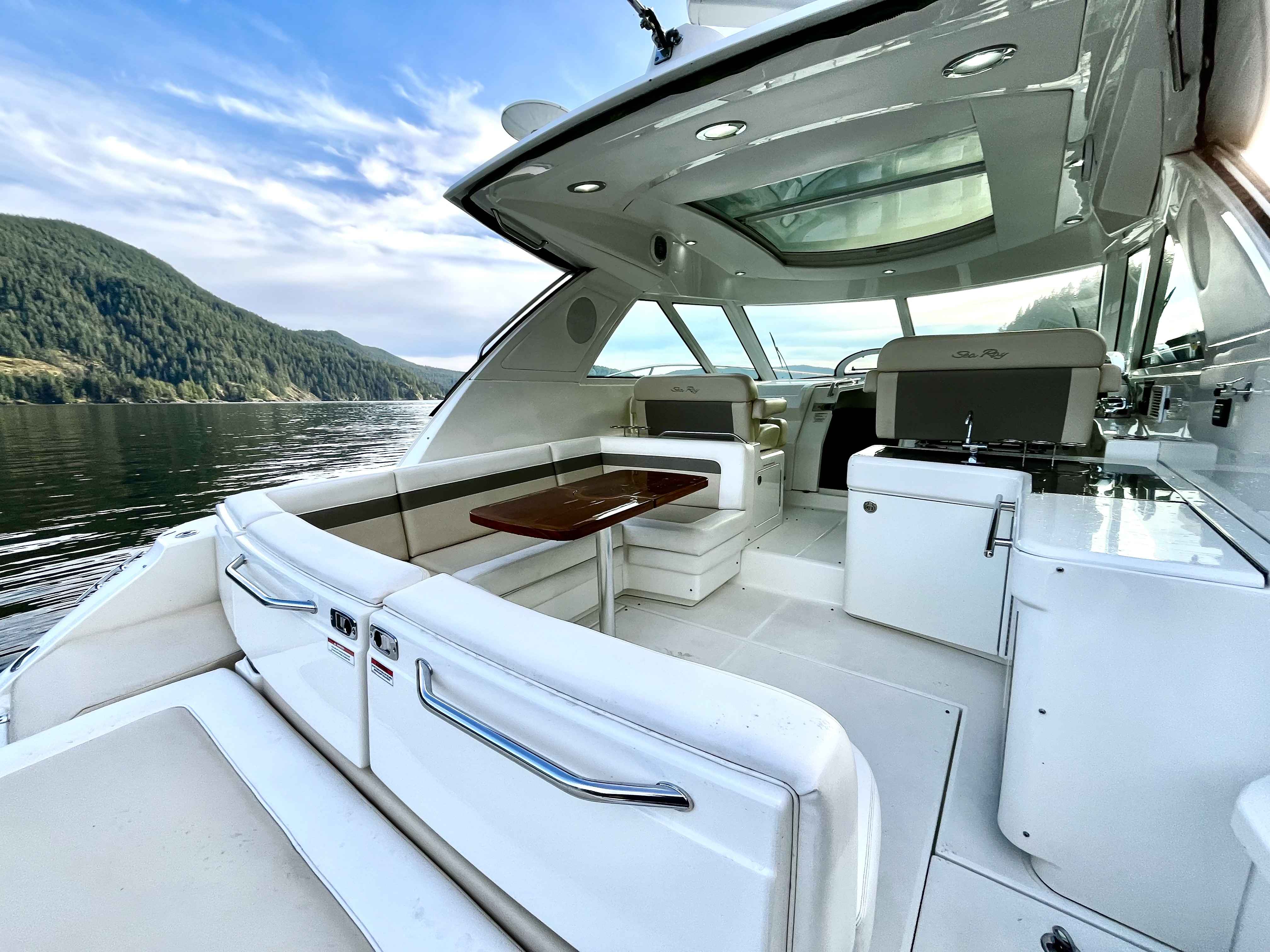 Pre-Owned 2012 Sea ray 450 Sundancer for Sale | Vancouver, BC | M&P Yacht Centre