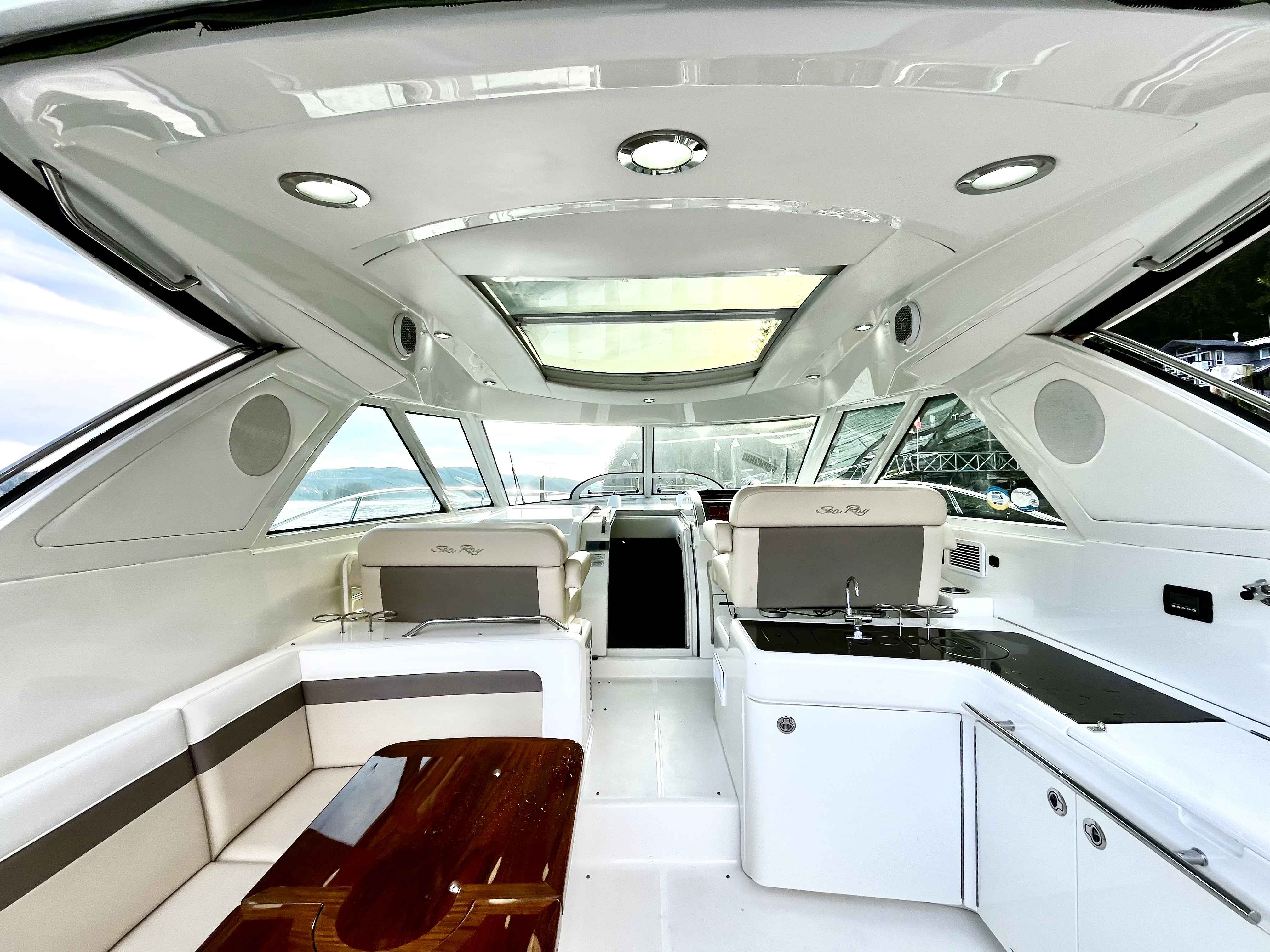 Pre-Owned 2012 Sea ray 450 Sundancer for Sale | Vancouver, BC | M&P Yacht Centre