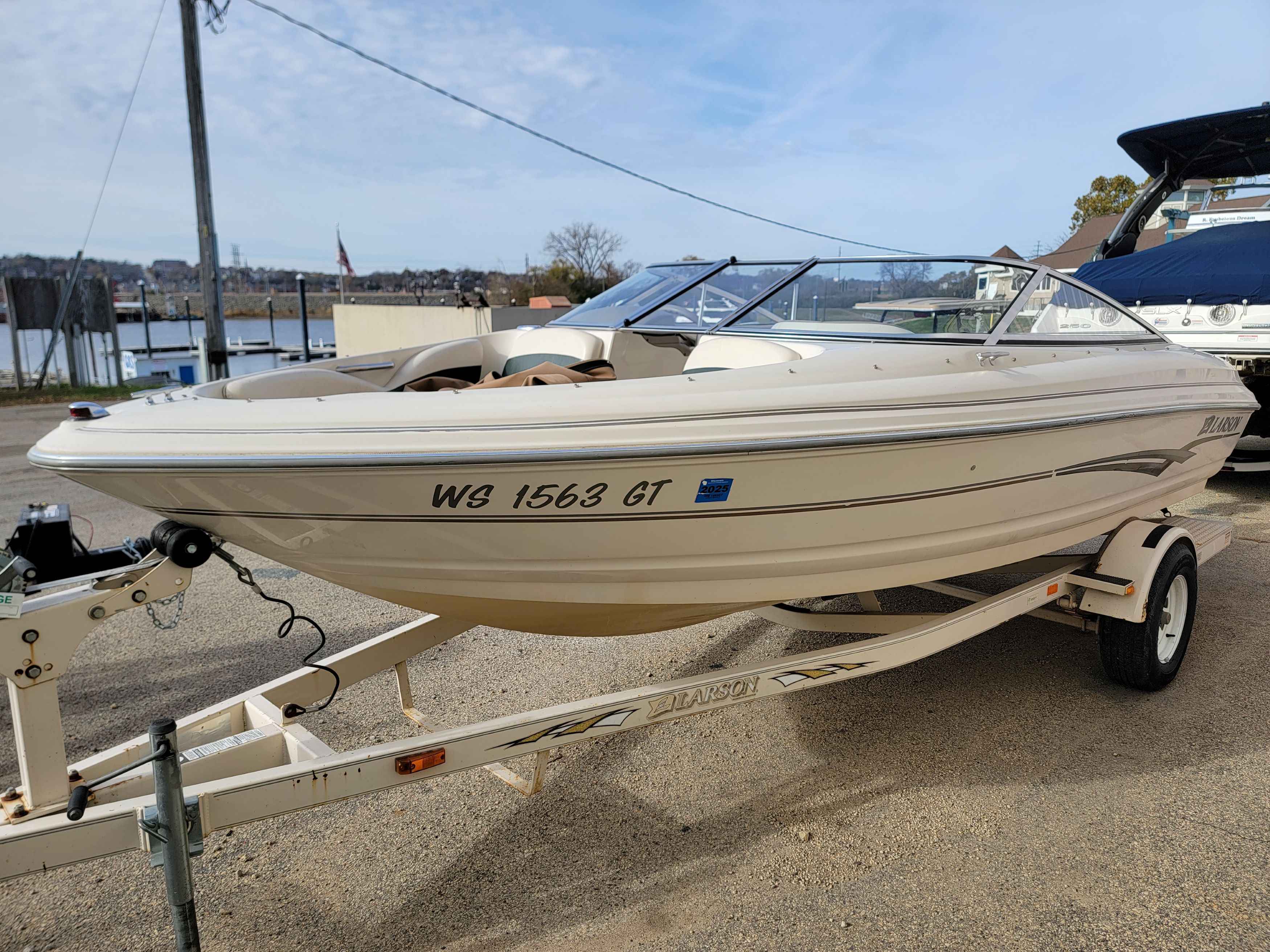 boat-carouselImage-image