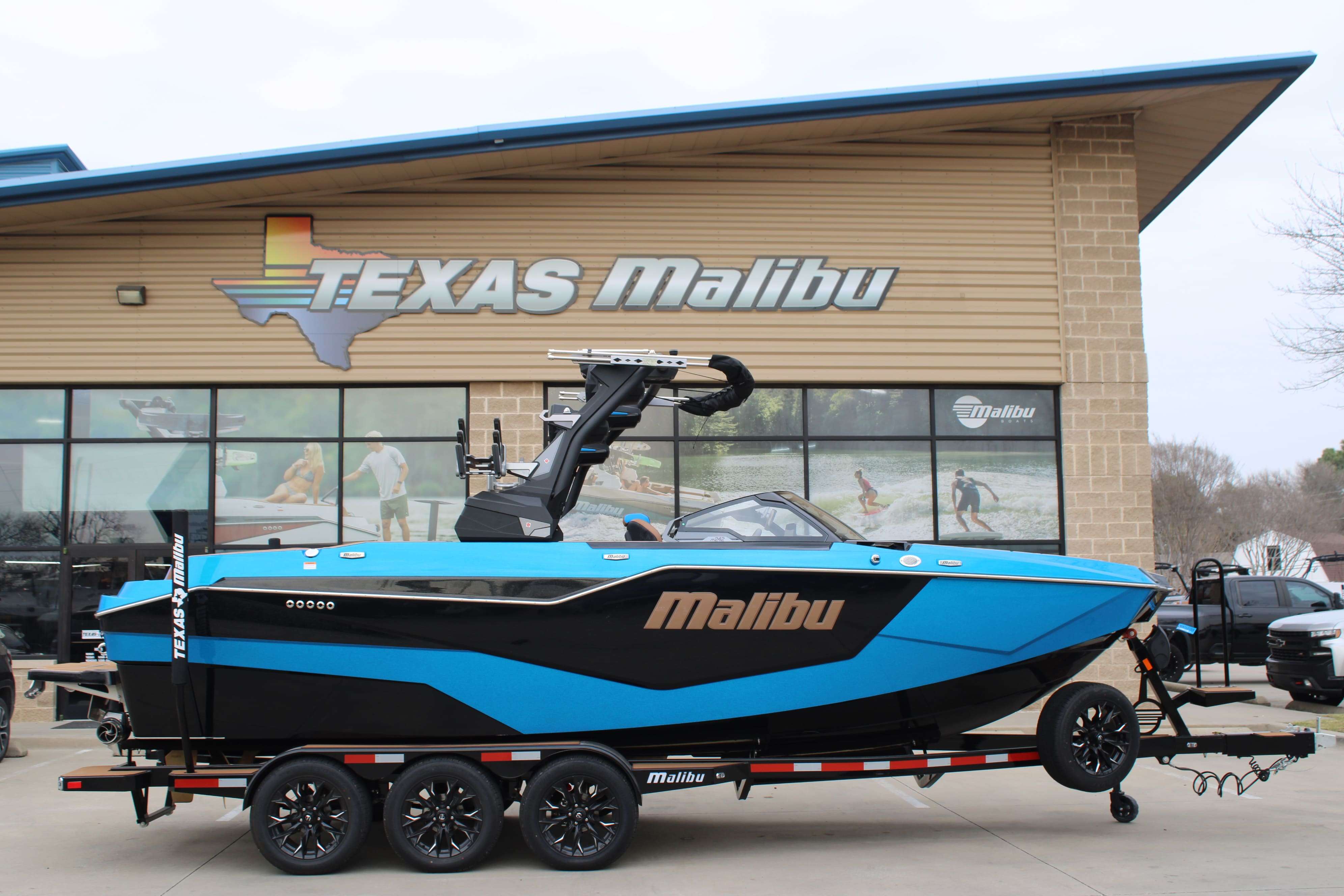2026 Malibu Boats M242