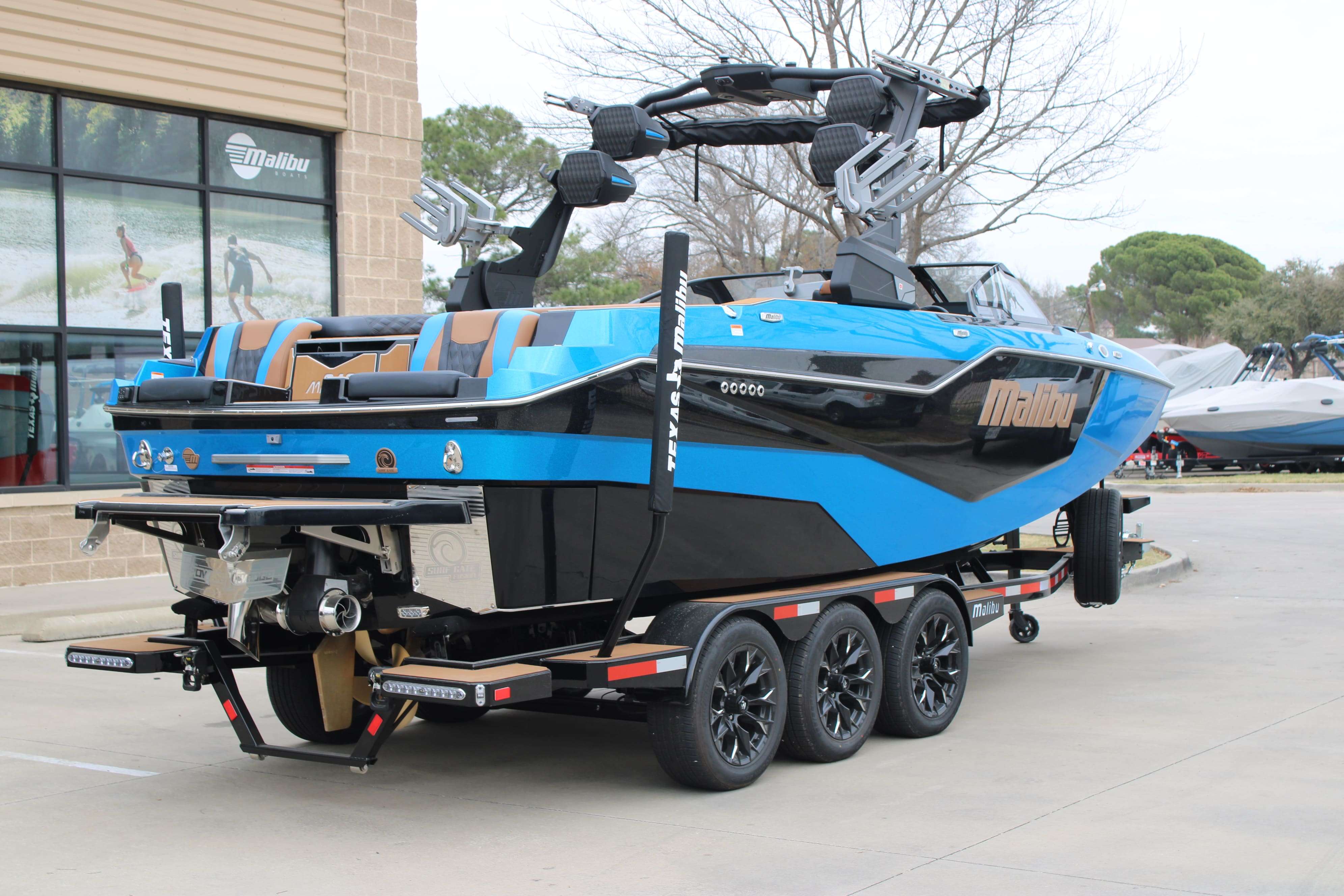 2026 Malibu Boats M242-8