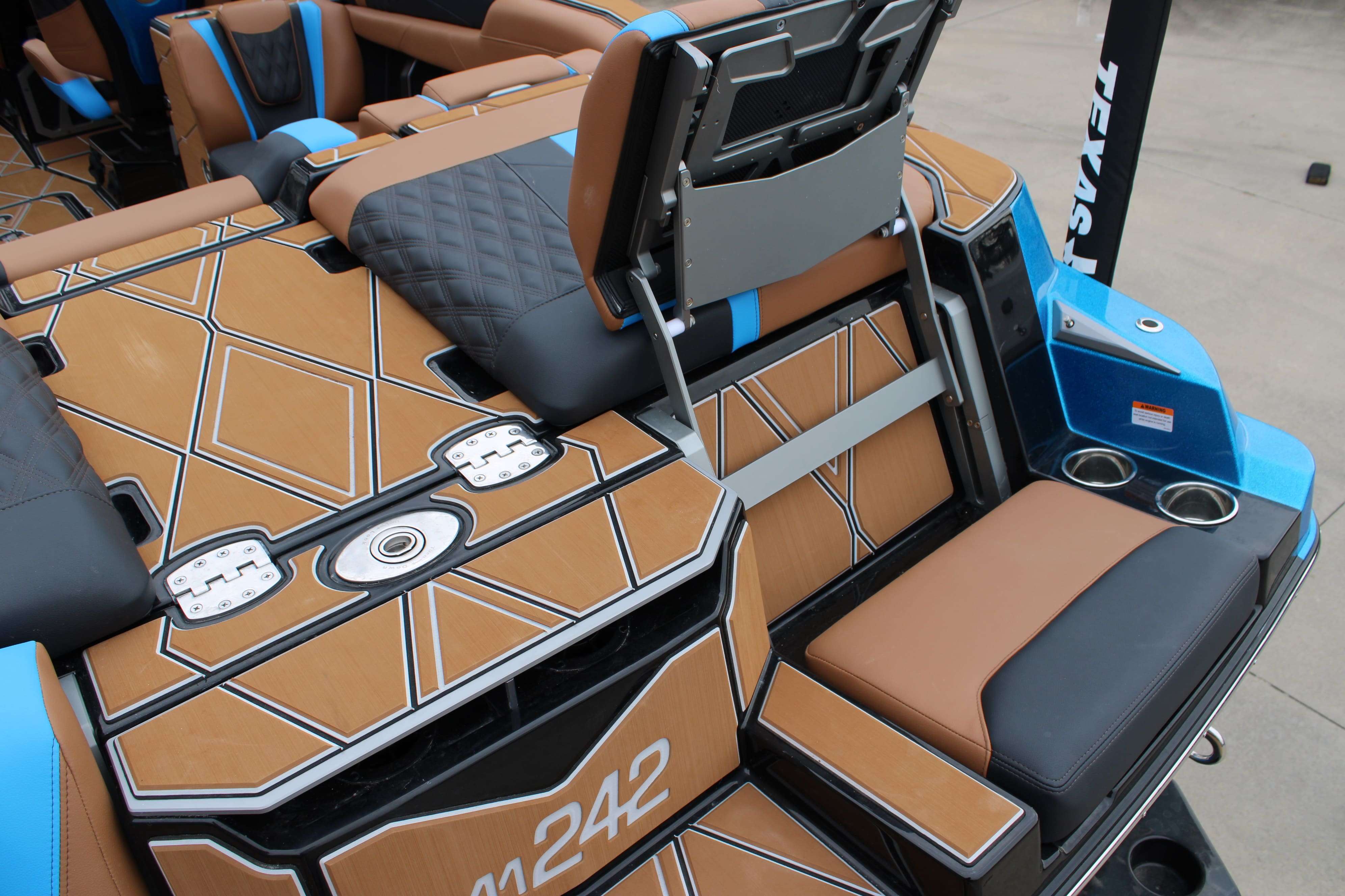 2026 Malibu Boats M242-13