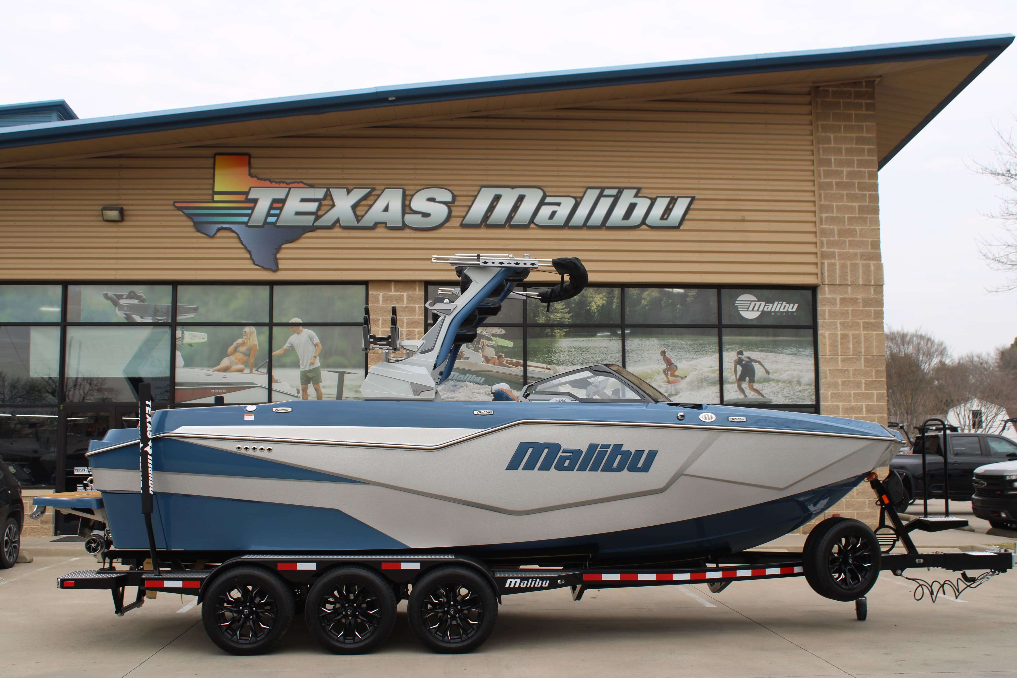 2026 Malibu Boats M242