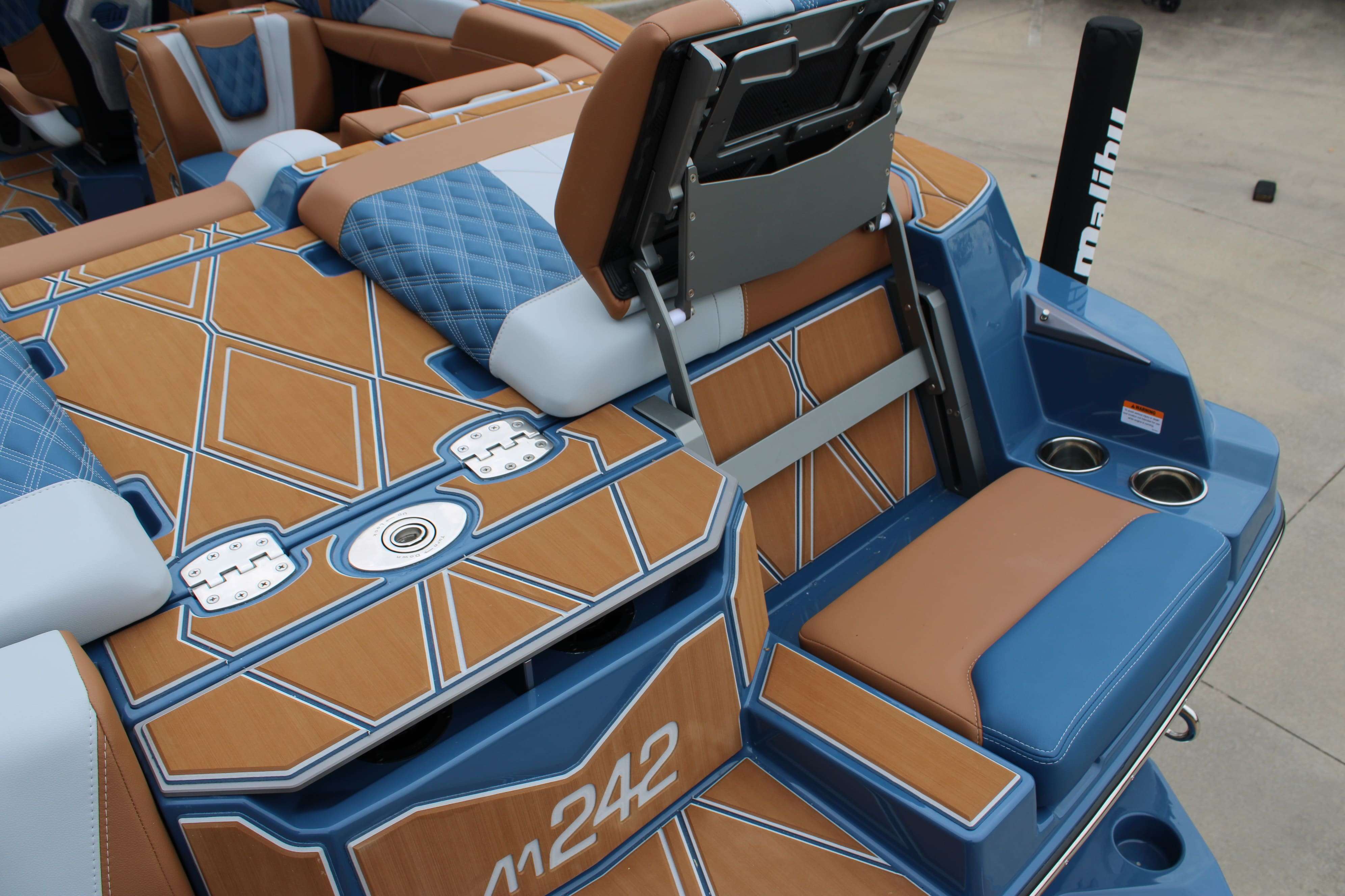 2026 Malibu Boats M242-13