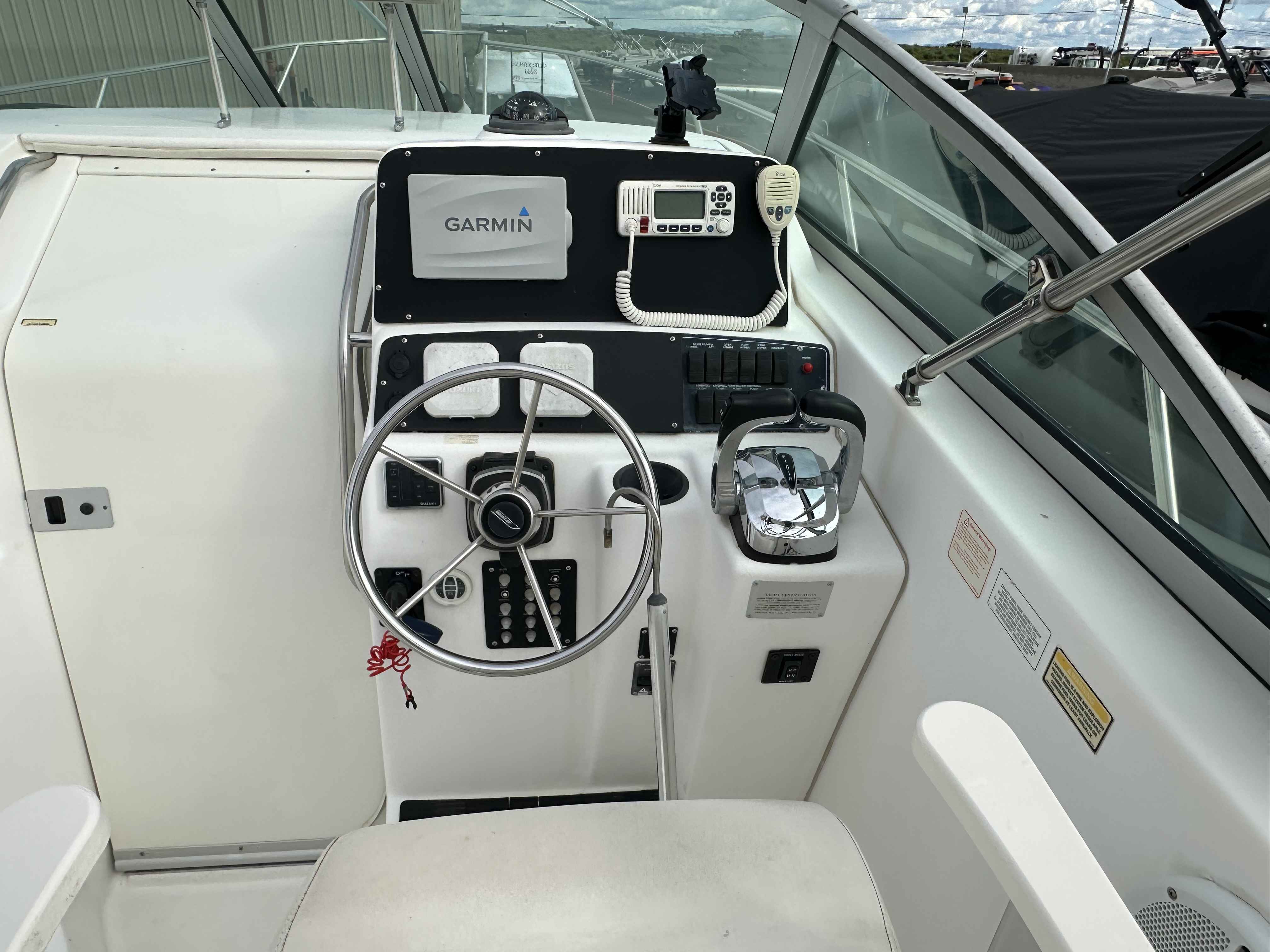 2001 Boston whaler 26 Conquest-8