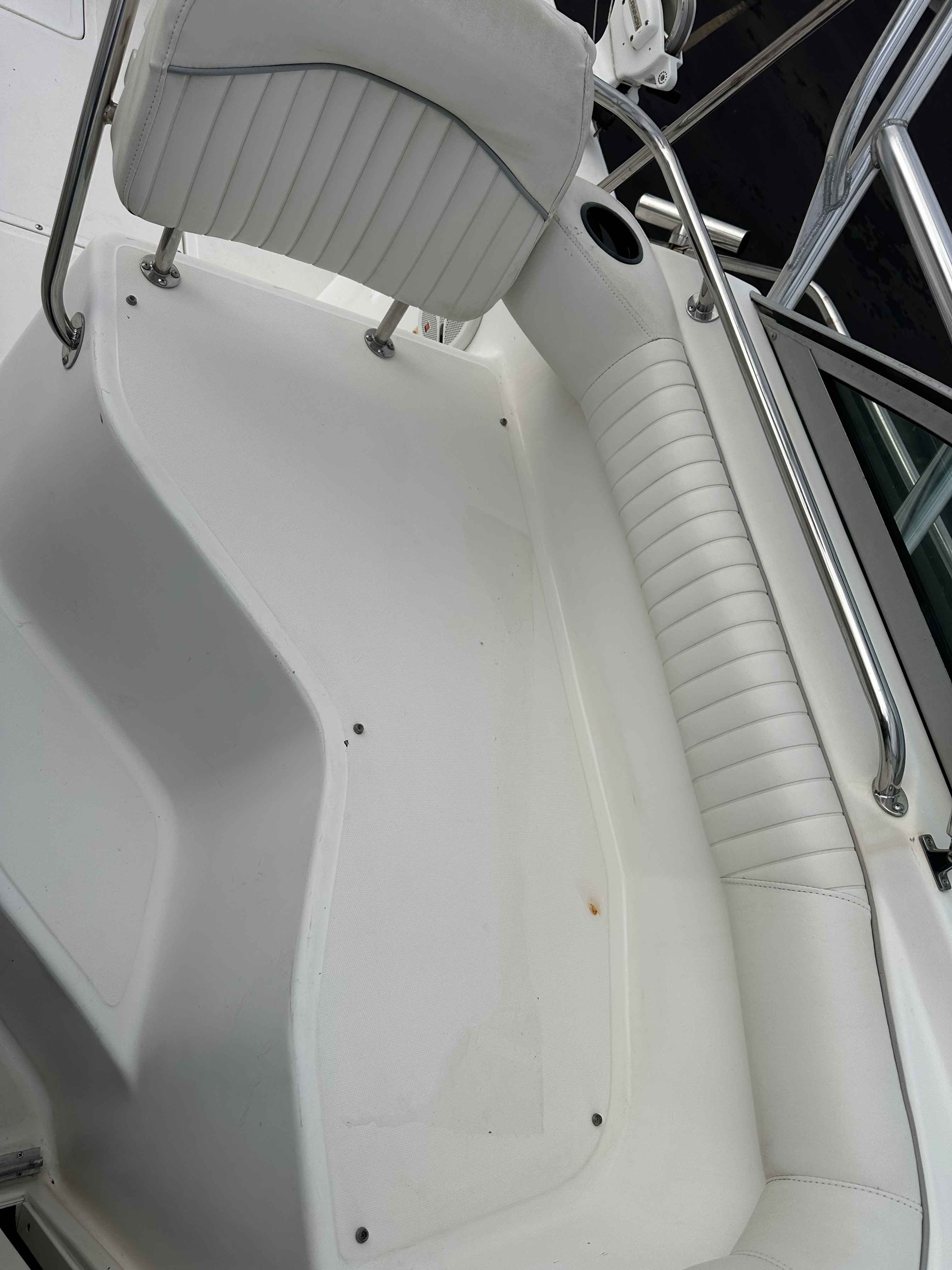 2001 Boston whaler 26 Conquest-11