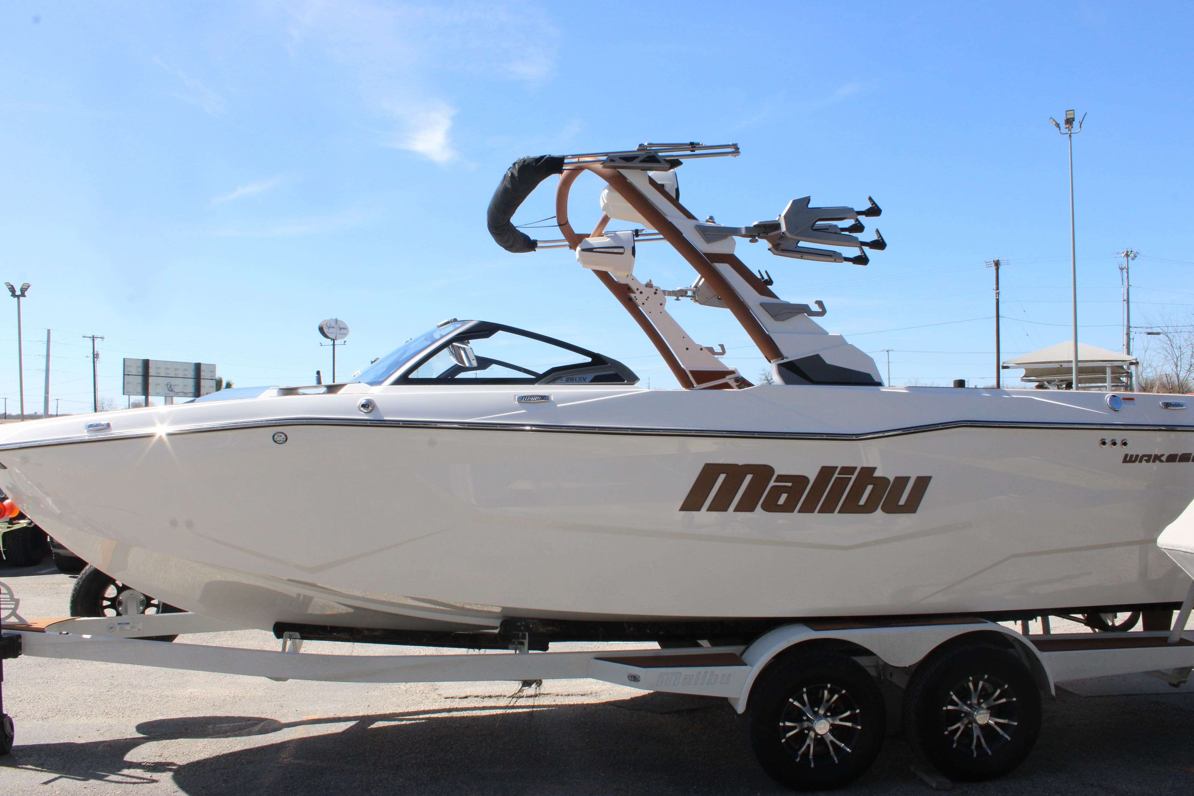 2026 Malibu Boats Wakesetter 25 LSV-5