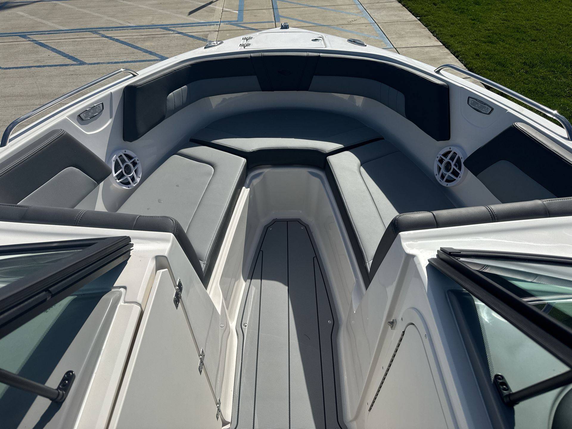 2026 Chaparral 23 SSi-9