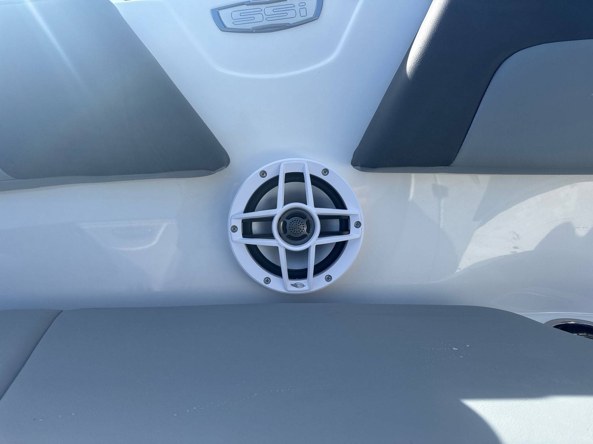 2026 Chaparral 23 SSi-13