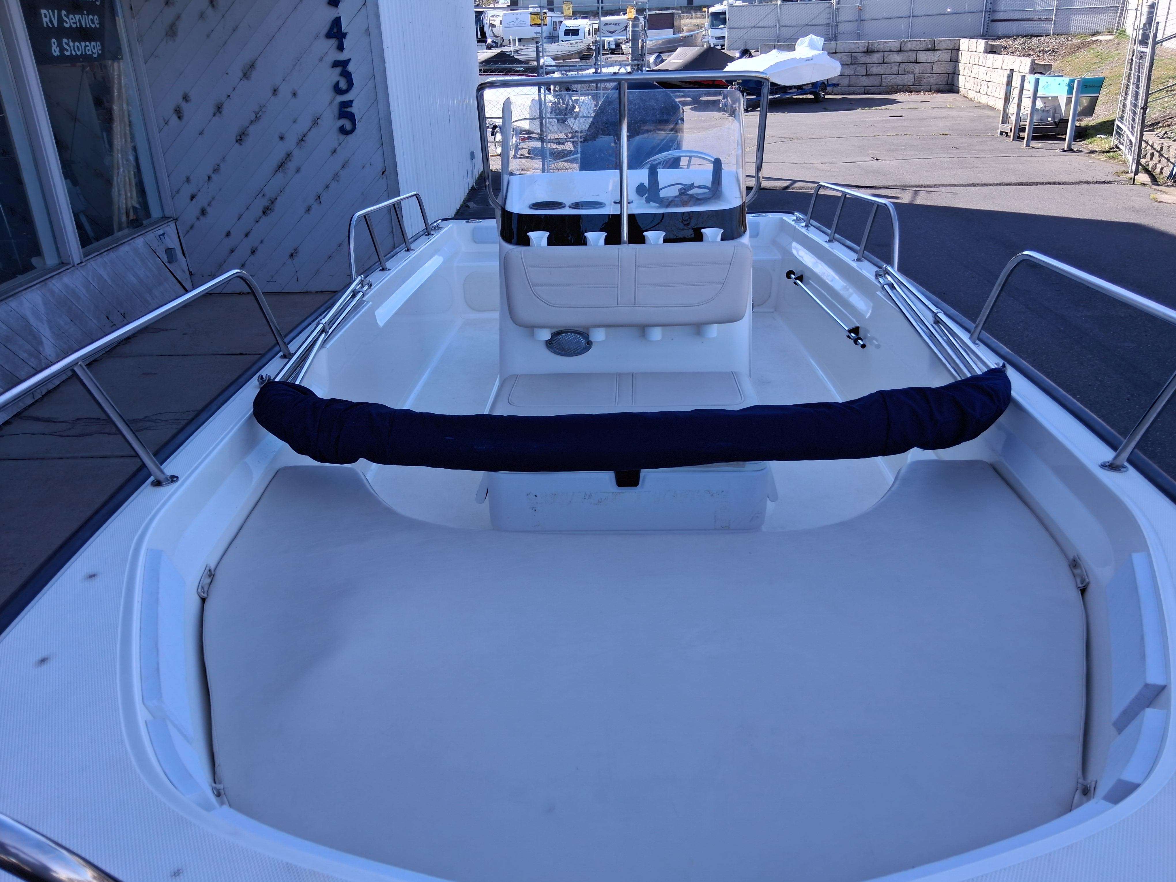   2020 Boston Whaler 170 Montauk-9