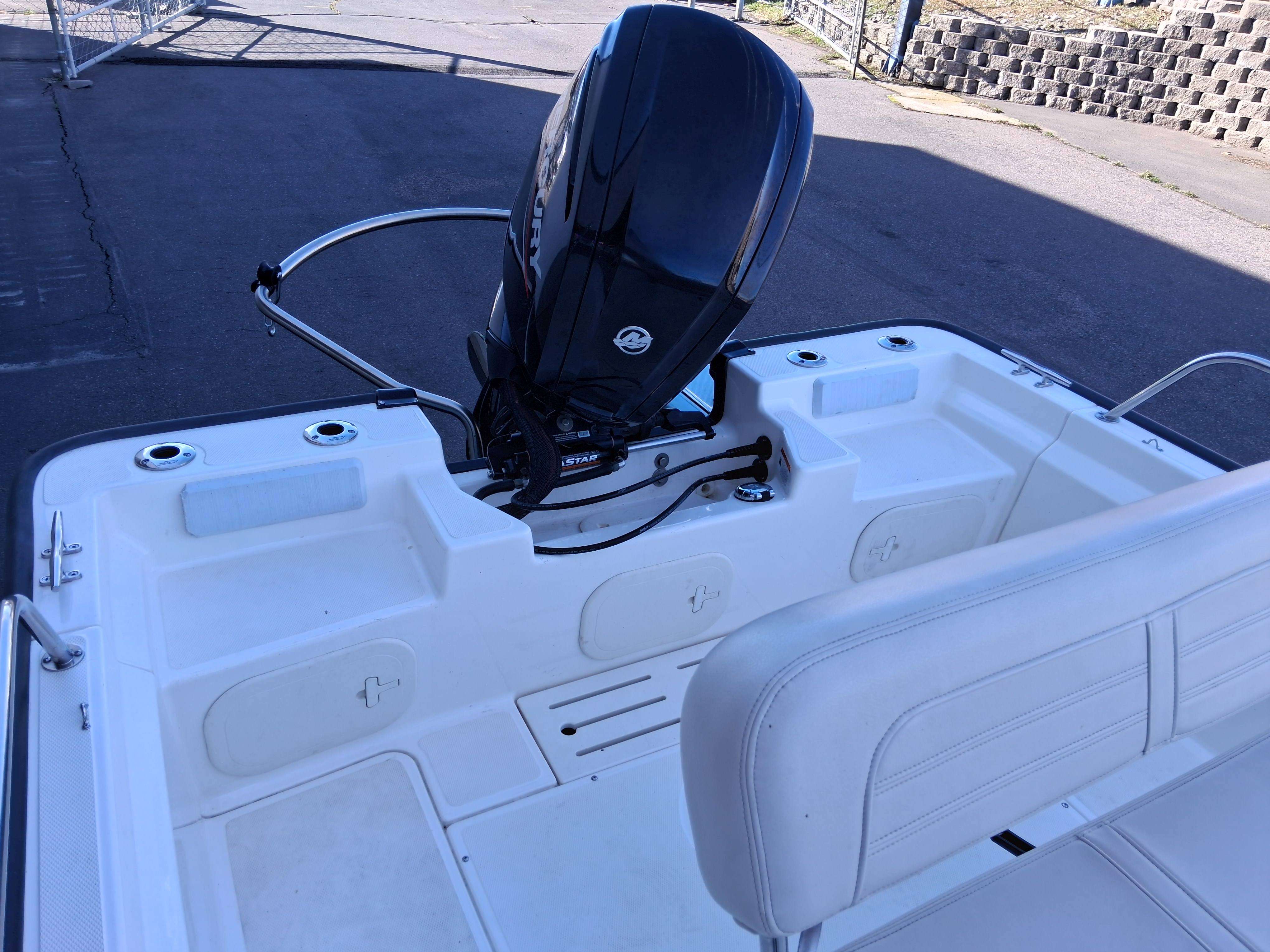   2020 Boston Whaler 170 Montauk-11