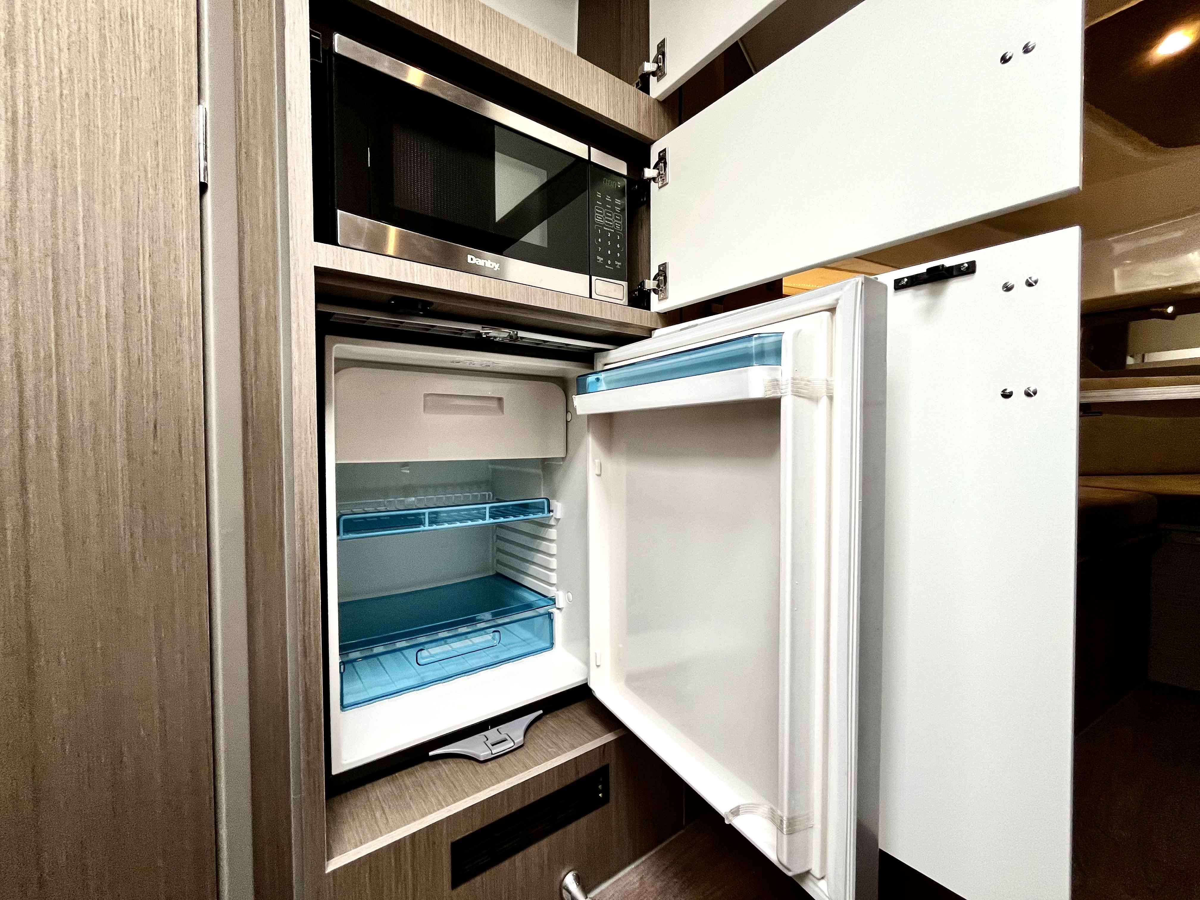 Pre-Owned 2023 Beneteau Gran Turismo 32 for Sale | Vancouver, BC | M&P Yacht Centre