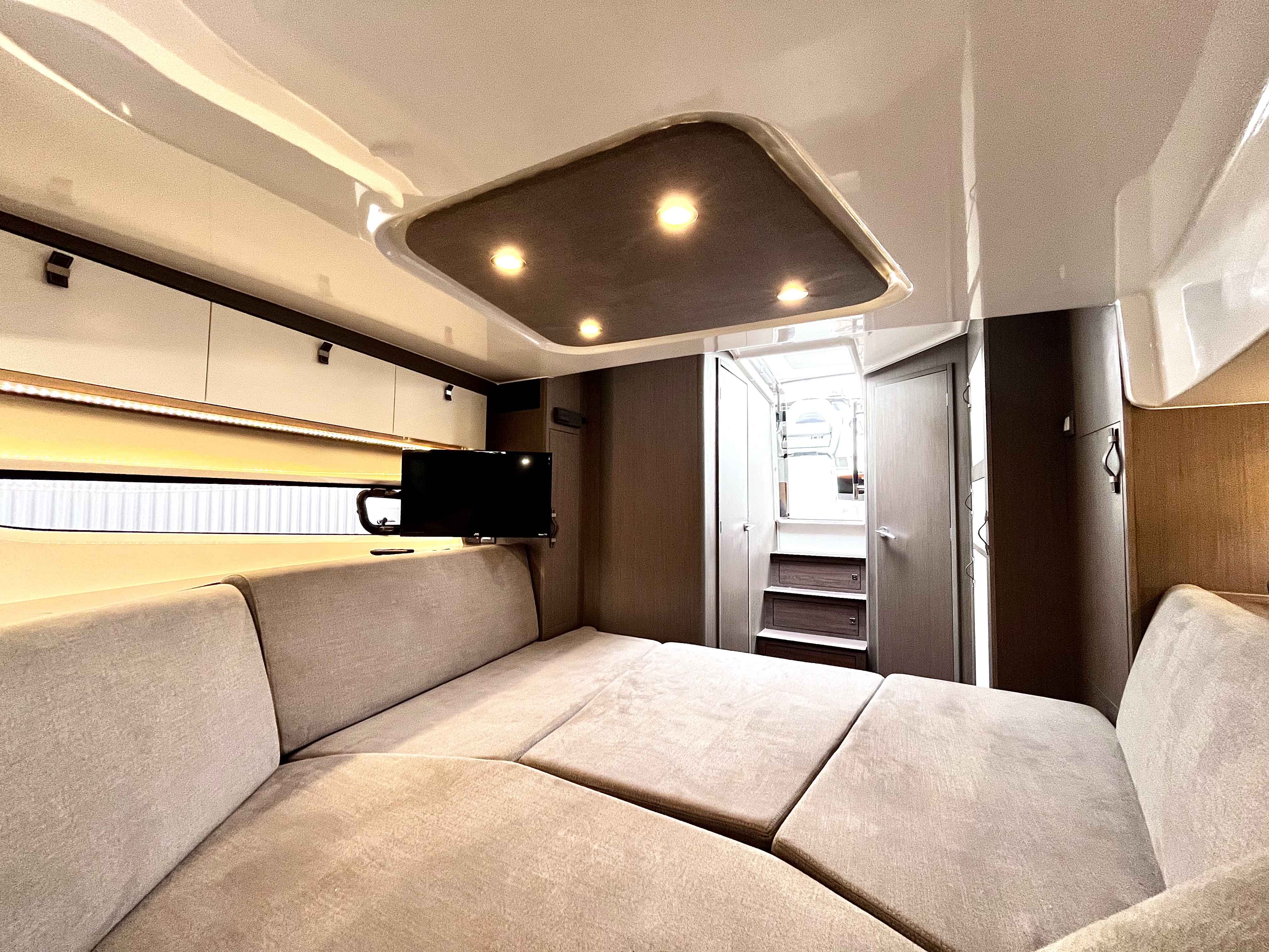 Pre-Owned 2023 Beneteau Gran Turismo 32 for Sale | Vancouver, BC | M&P Yacht Centre