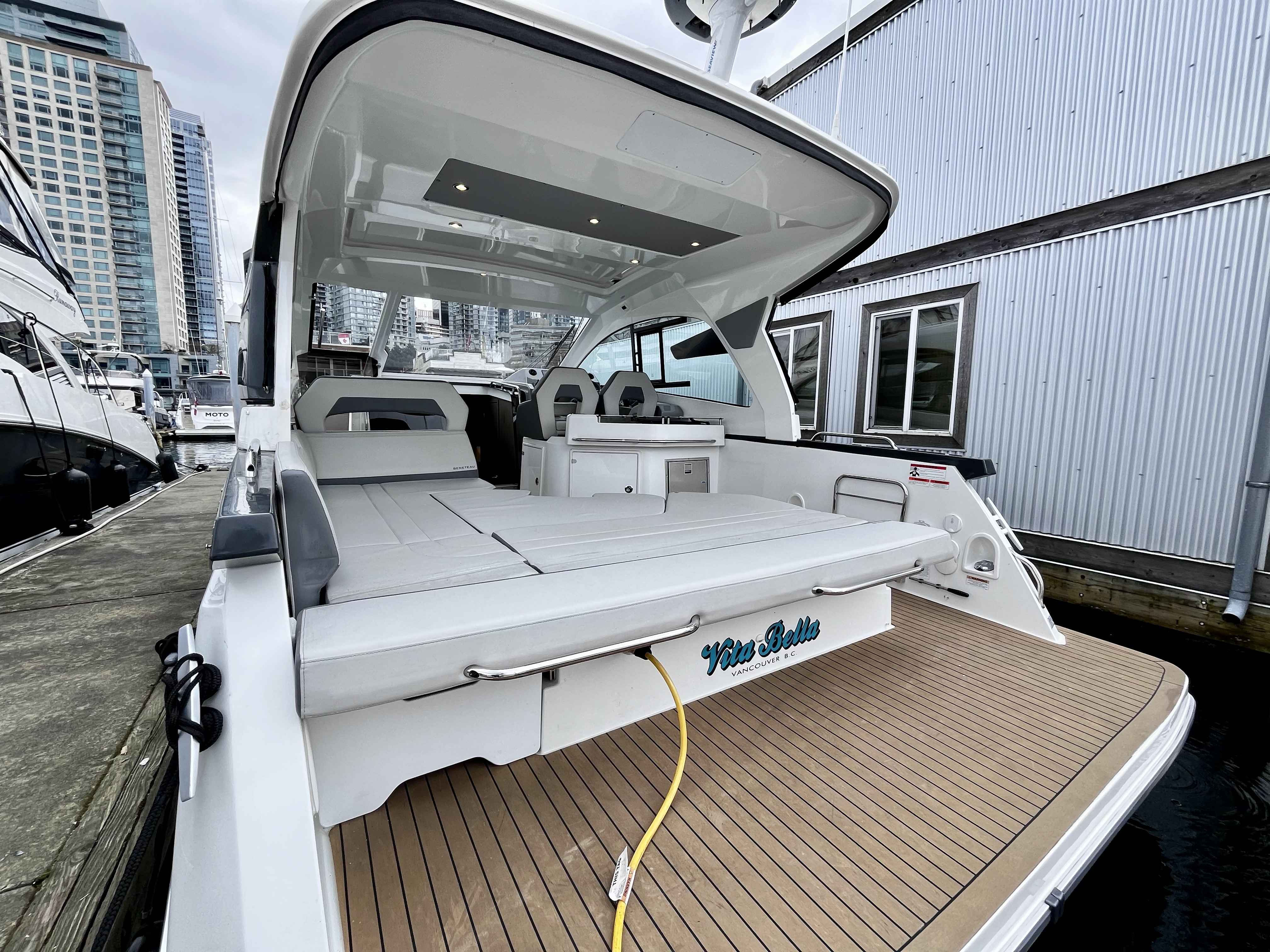 Pre-Owned 2023 Beneteau Gran Turismo 32 for Sale | Vancouver, BC | M&P Yacht Centre