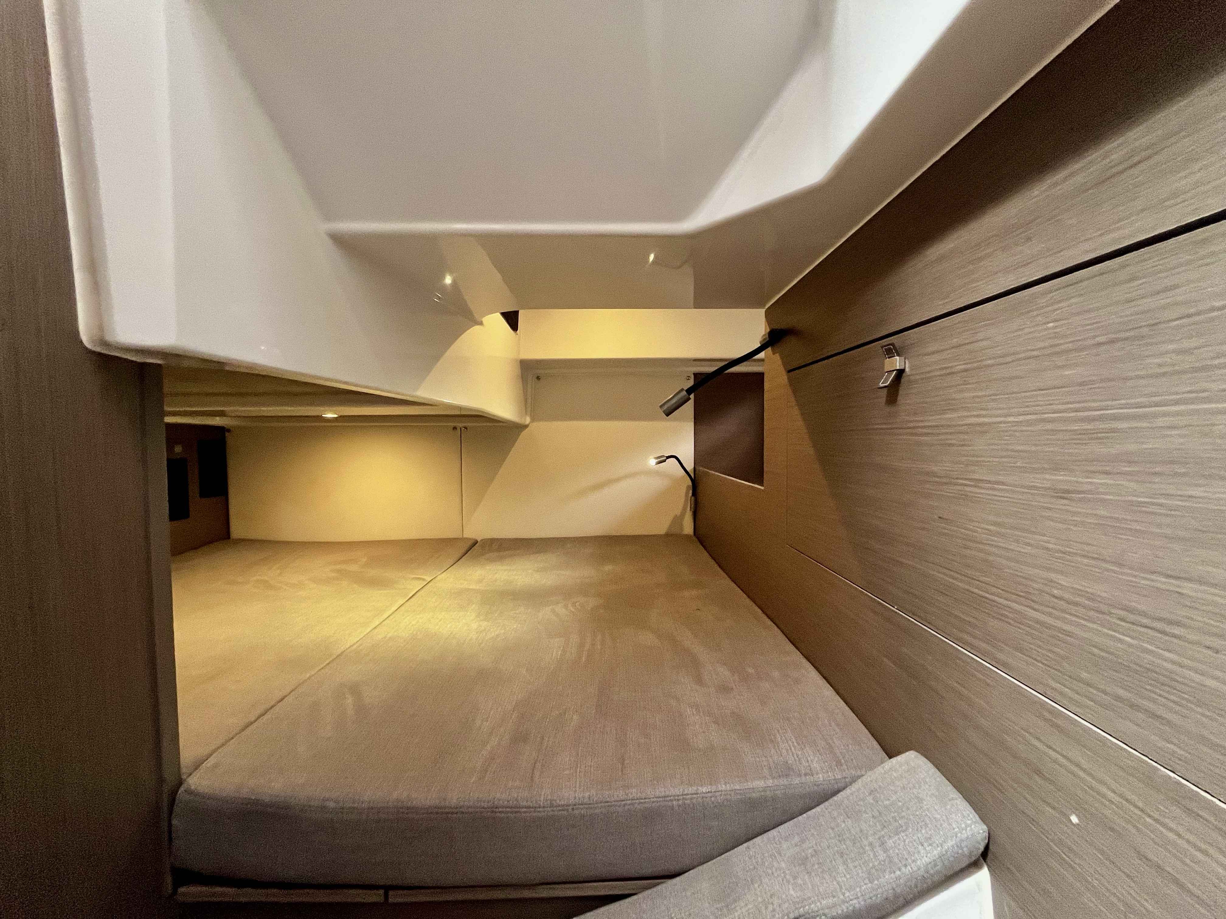 Pre-Owned 2023 Beneteau Gran Turismo 32 for Sale | Vancouver, BC | M&P Yacht Centre