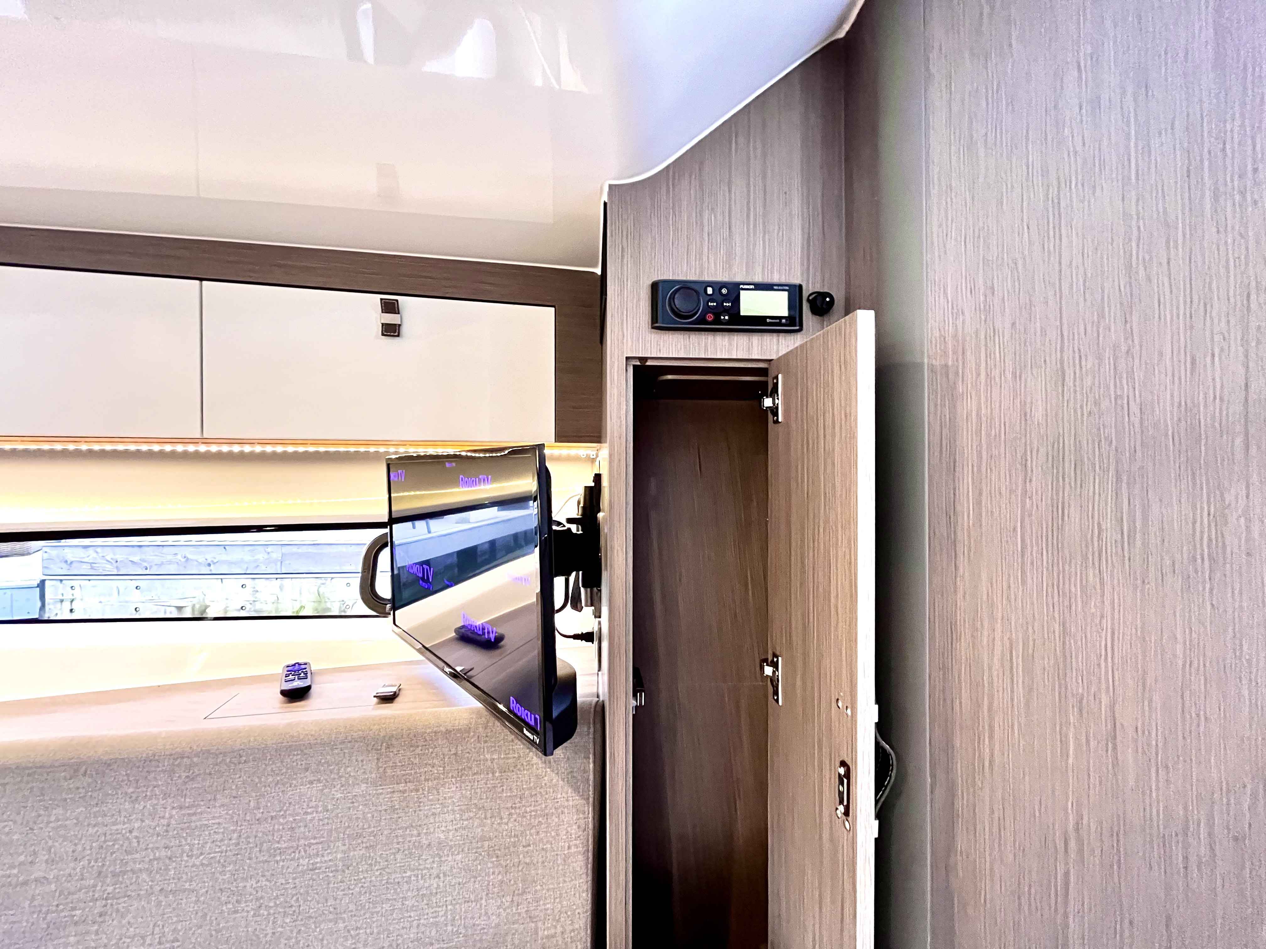 Pre-Owned 2023 Beneteau Gran Turismo 32 for Sale | Vancouver, BC | M&P Yacht Centre