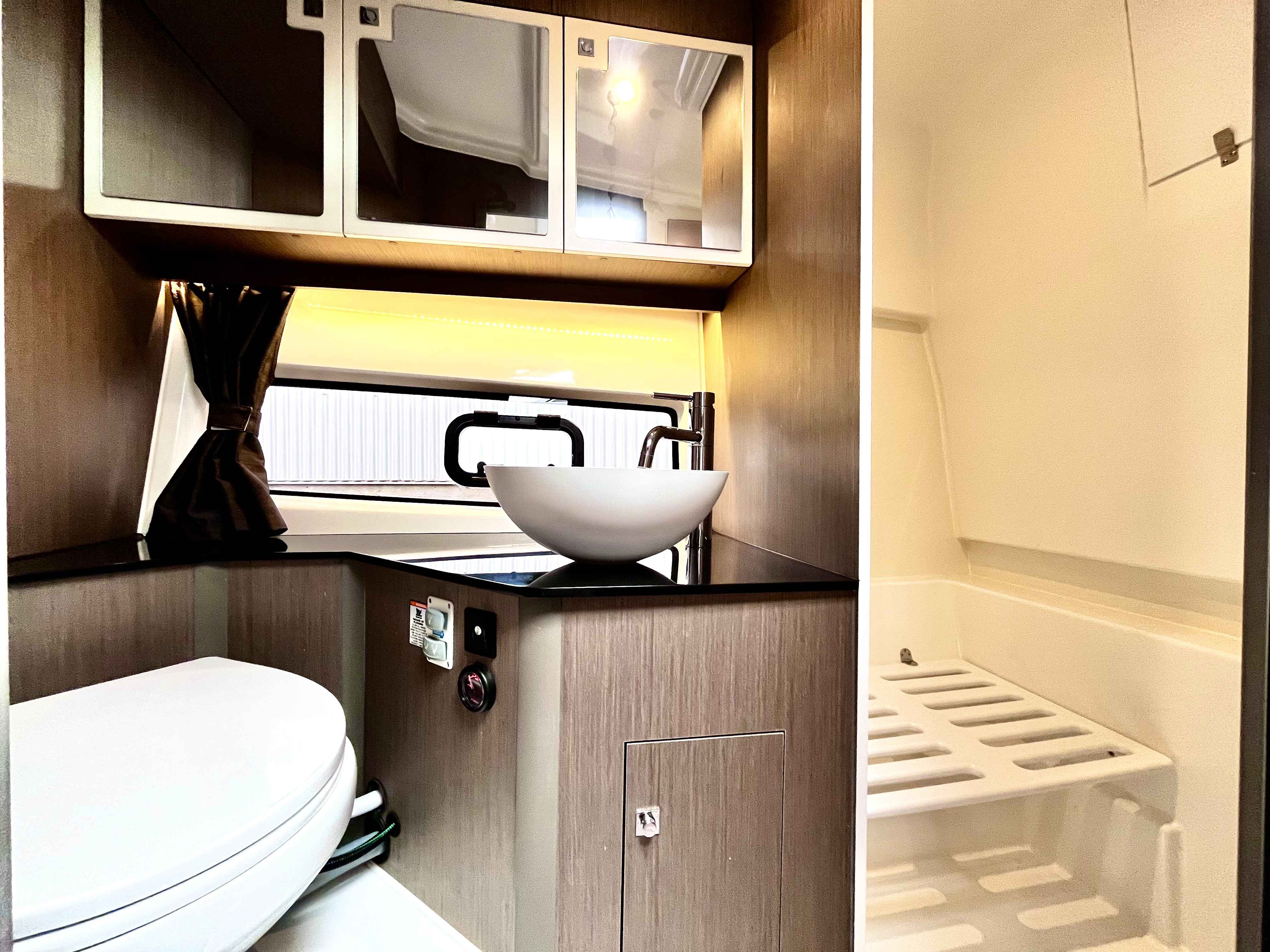 Pre-Owned 2023 Beneteau Gran Turismo 32 for Sale | Vancouver, BC | M&P Yacht Centre