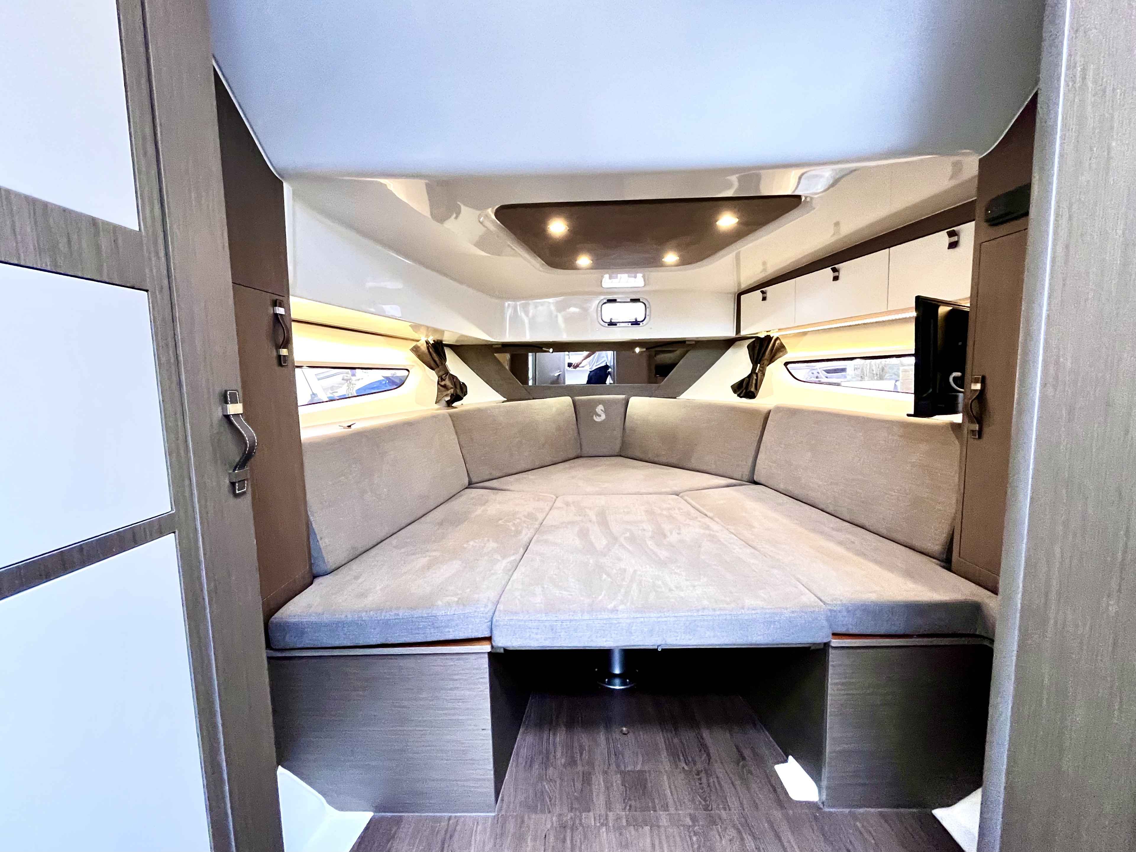 Pre-Owned 2023 Beneteau Gran Turismo 32 for Sale | Vancouver, BC | M&P Yacht Centre