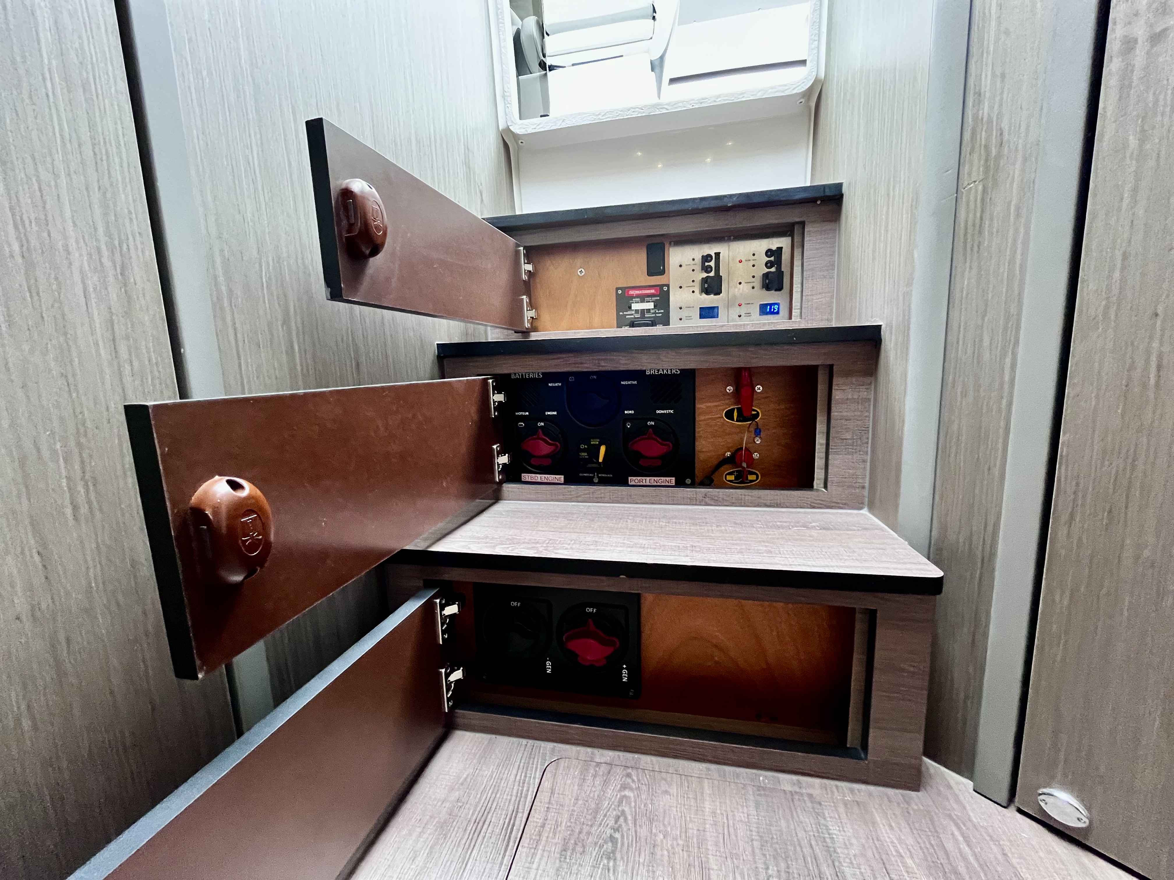 Pre-Owned 2023 Beneteau Gran Turismo 32 for Sale | Vancouver, BC | M&P Yacht Centre