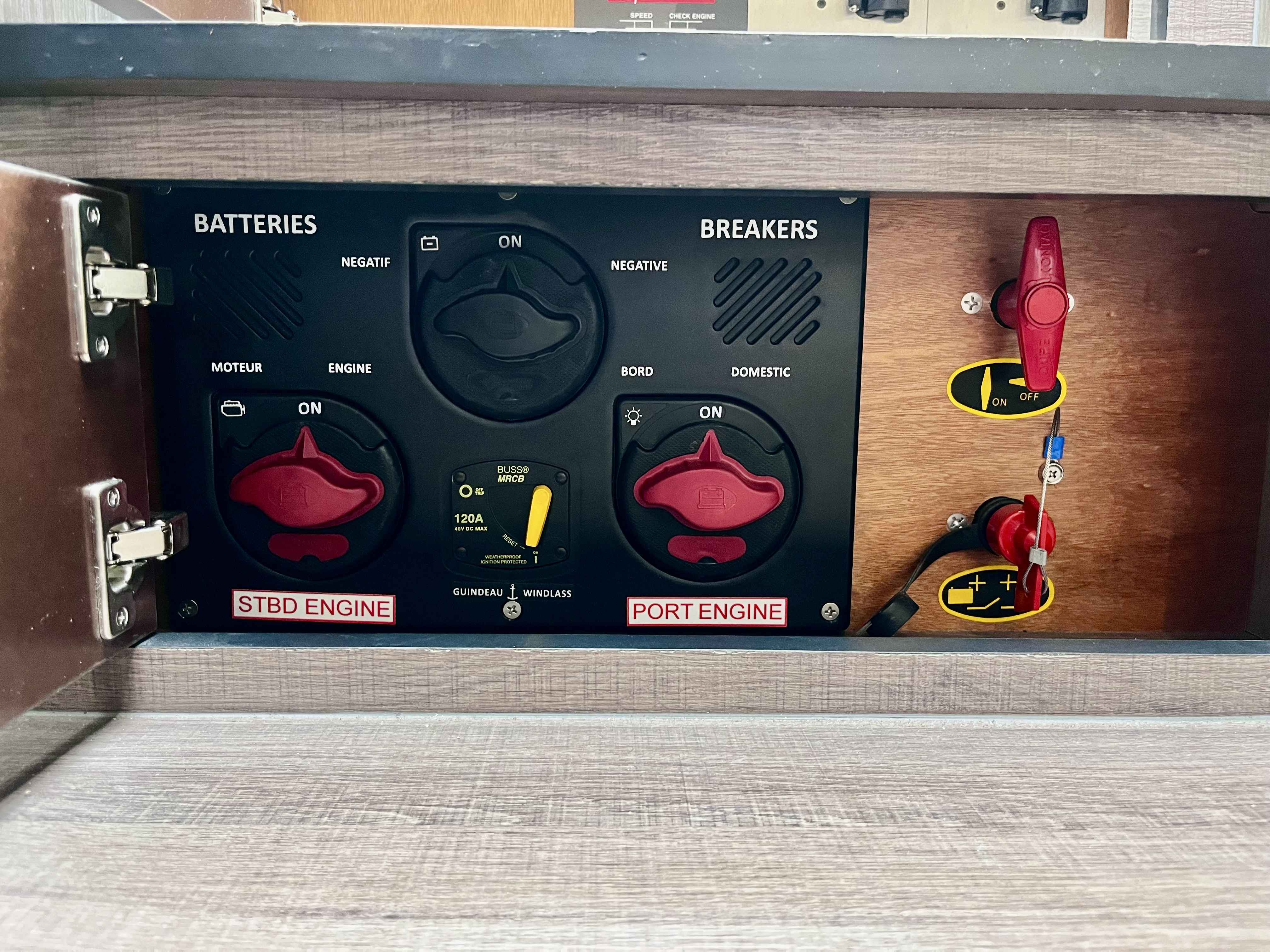 Pre-Owned 2023 Beneteau Gran Turismo 32 for Sale | Vancouver, BC | M&P Yacht Centre