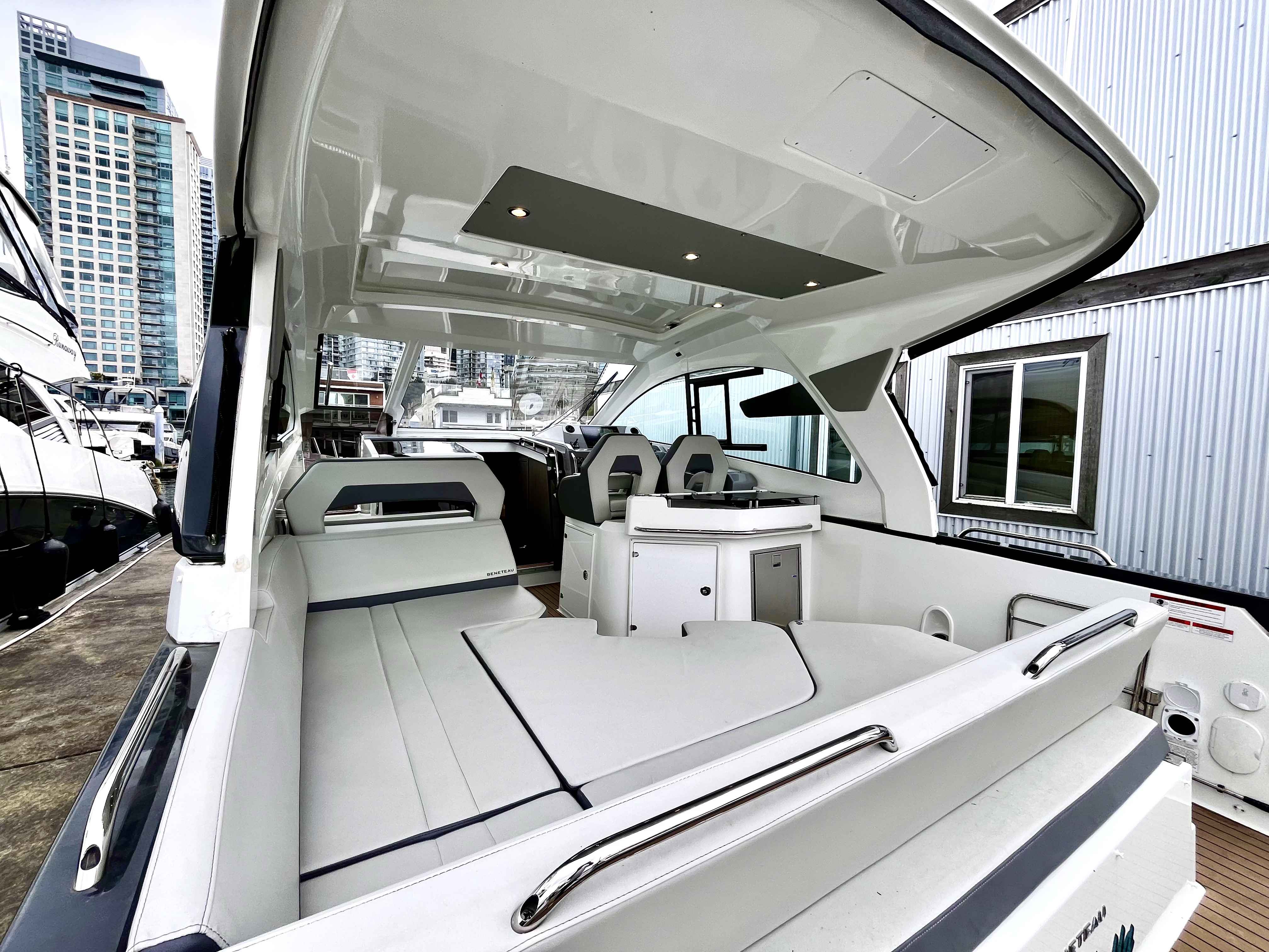 Pre-Owned 2023 Beneteau Gran Turismo 32 for Sale | Vancouver, BC | M&P Yacht Centre