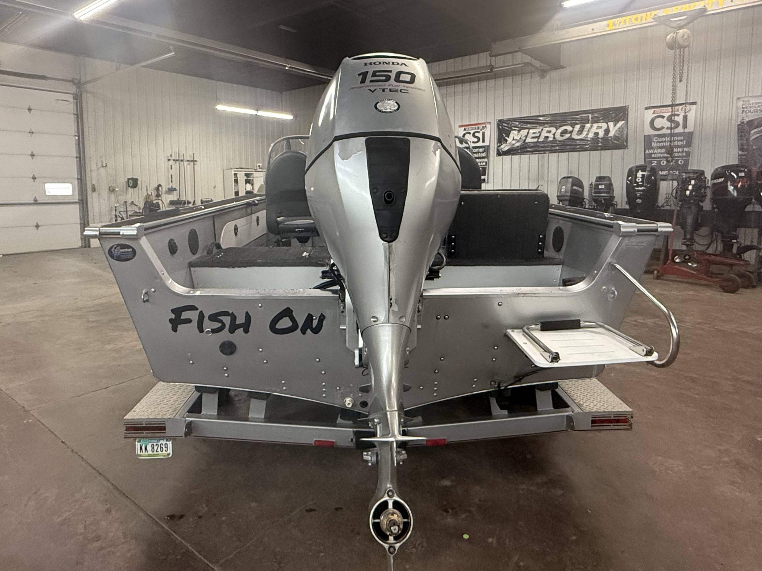 boat-carouselImage-image