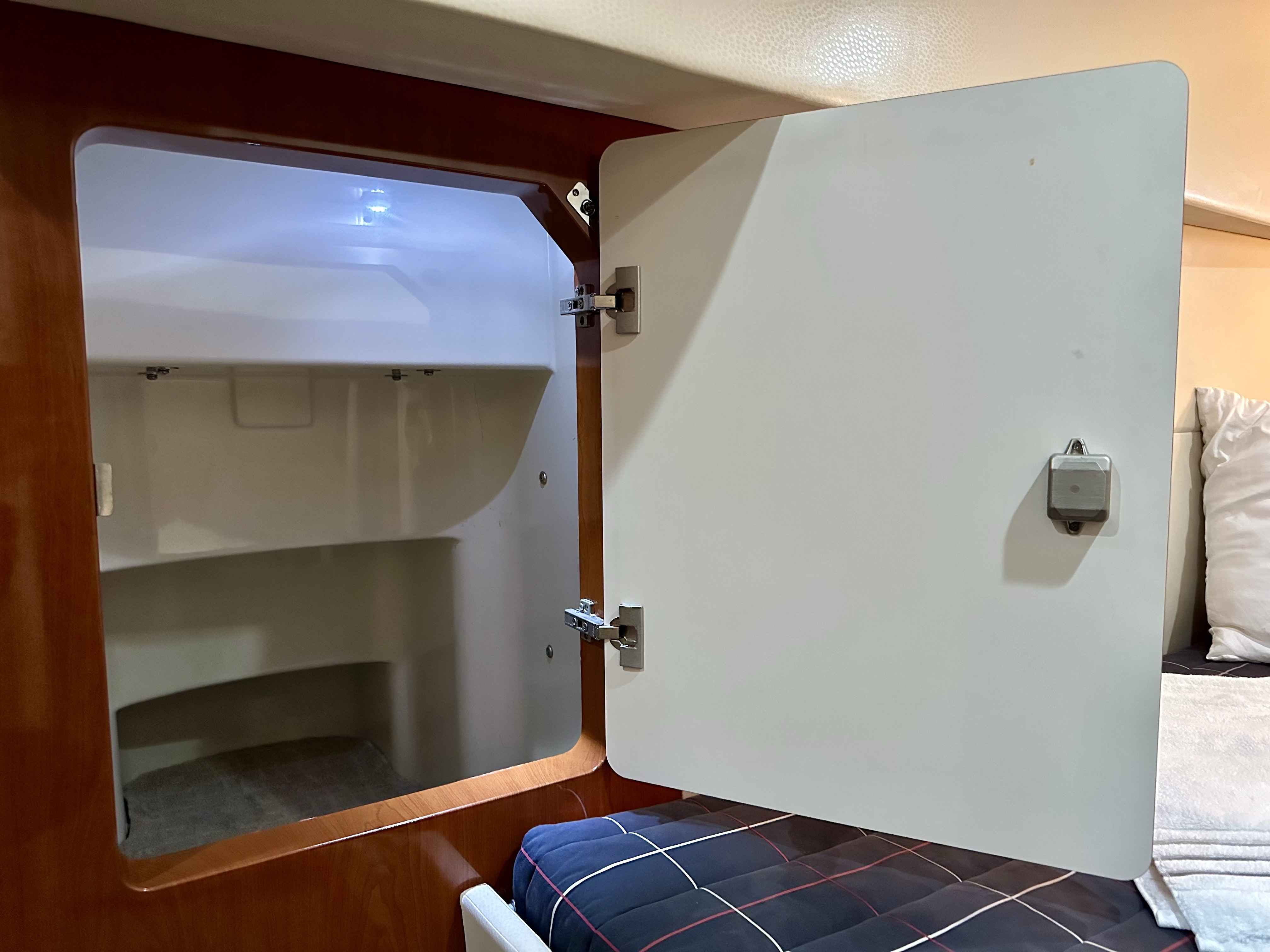 Pre-Owned 2008 Formula 45 Yacht for Sale | Vancouver, BC | M&P Yacht Centre | 65dd3a441a2242300b02e968