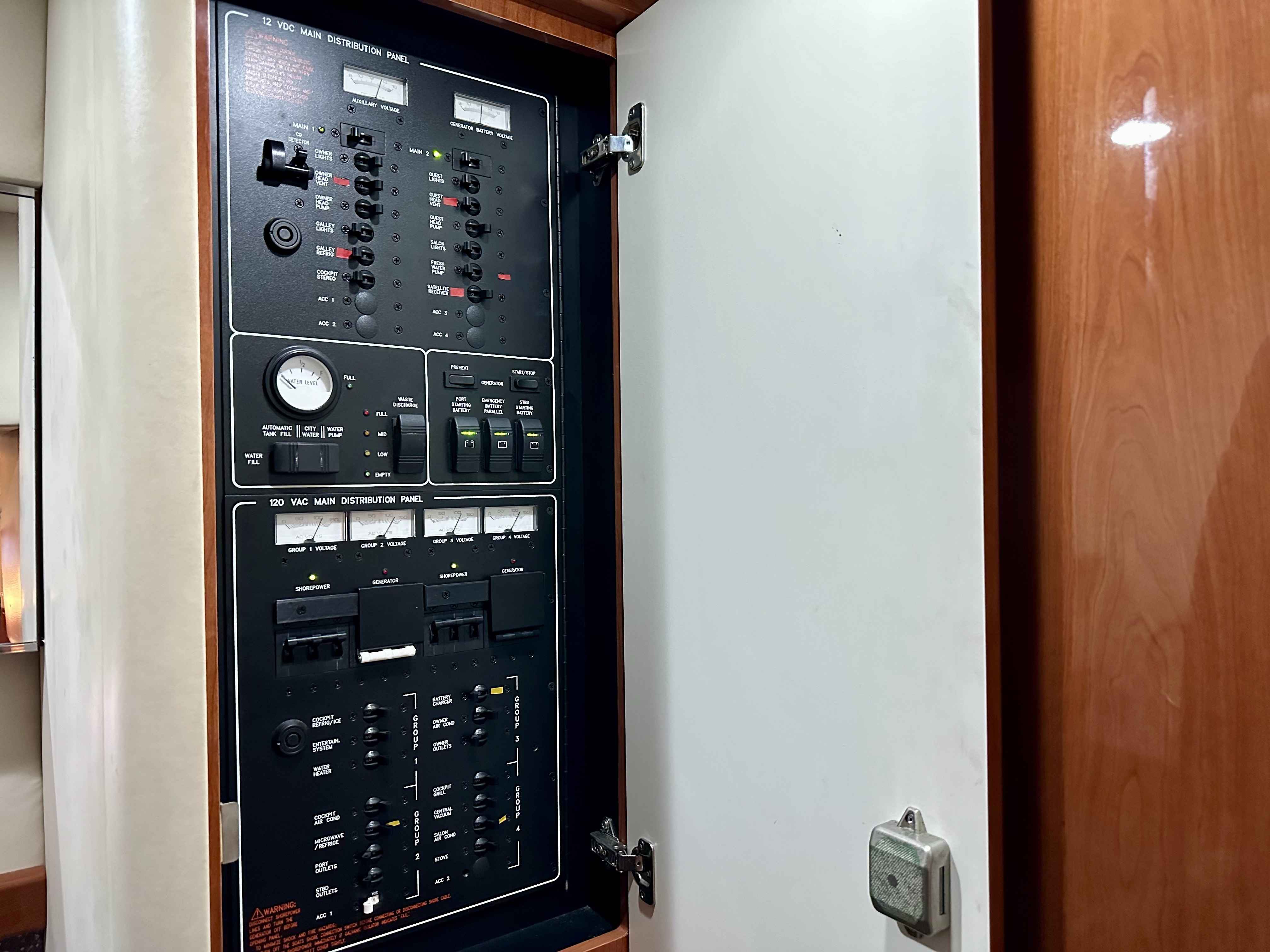 Pre-Owned 2008 Formula 45 Yacht for Sale | Vancouver, BC | M&P Yacht Centre | 65dd3a441a2242300b02e968