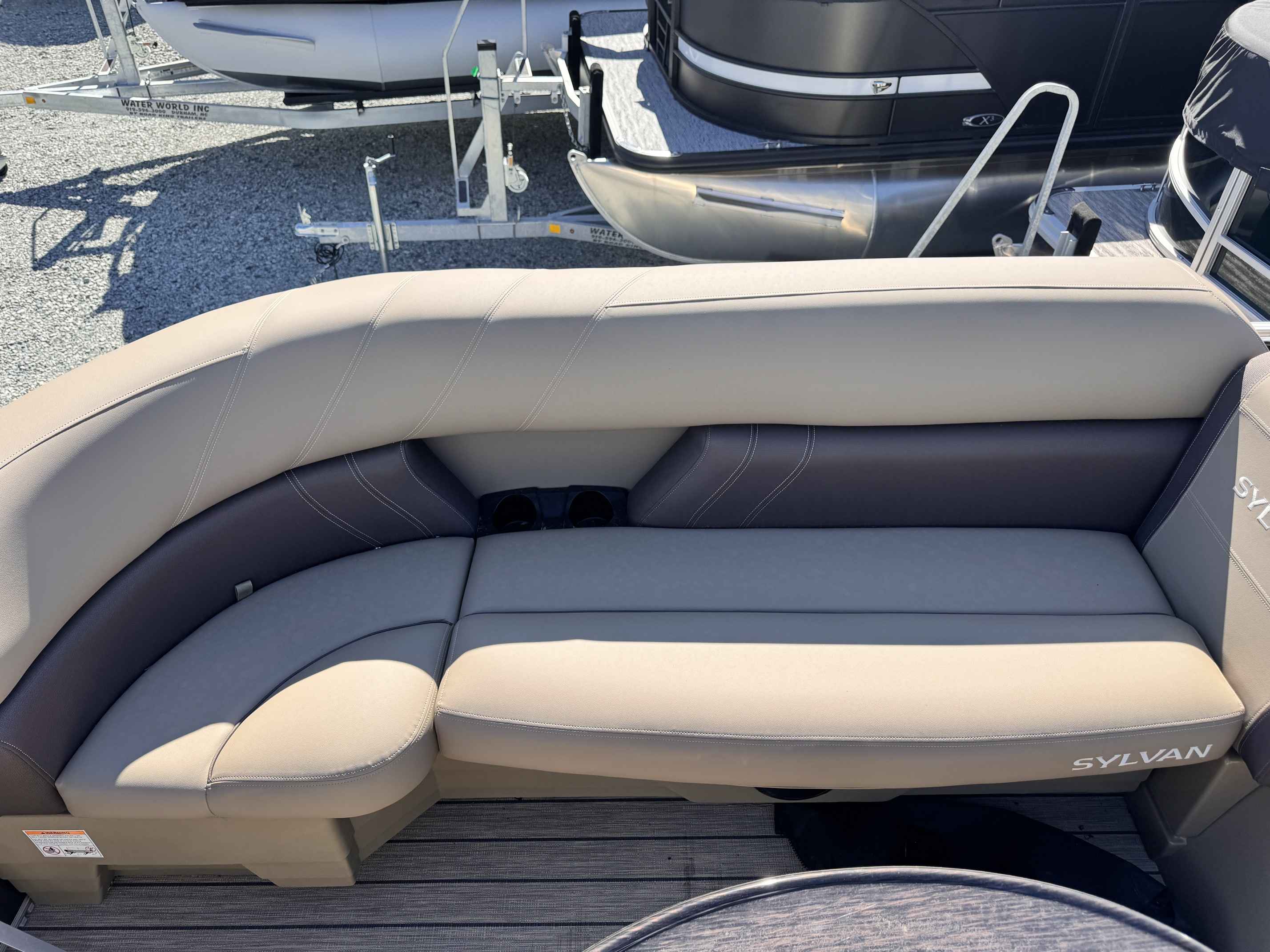 2026 Sylvan 8522 Party Fish-4